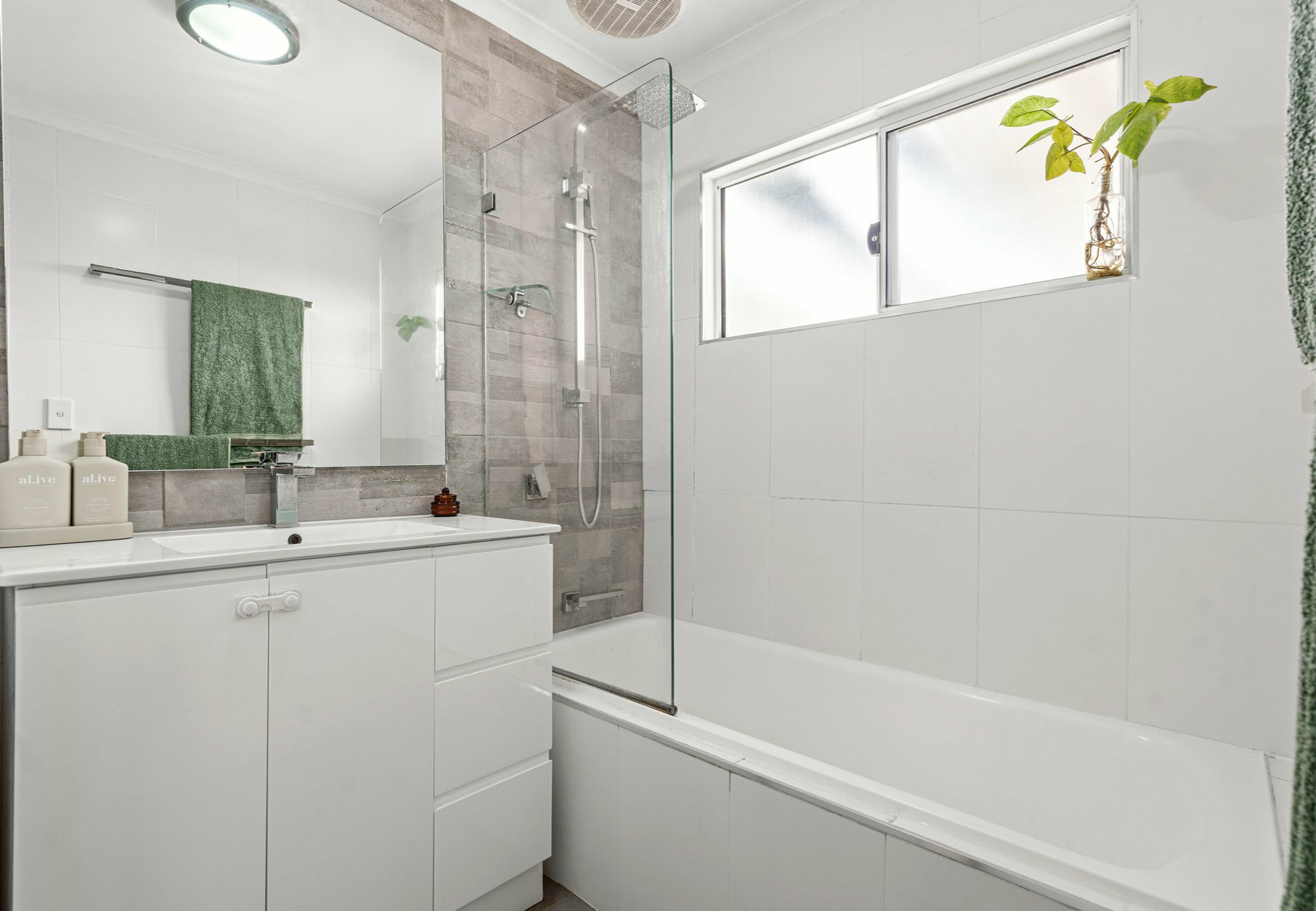 32 Beacon Drive — photo 10 of 16