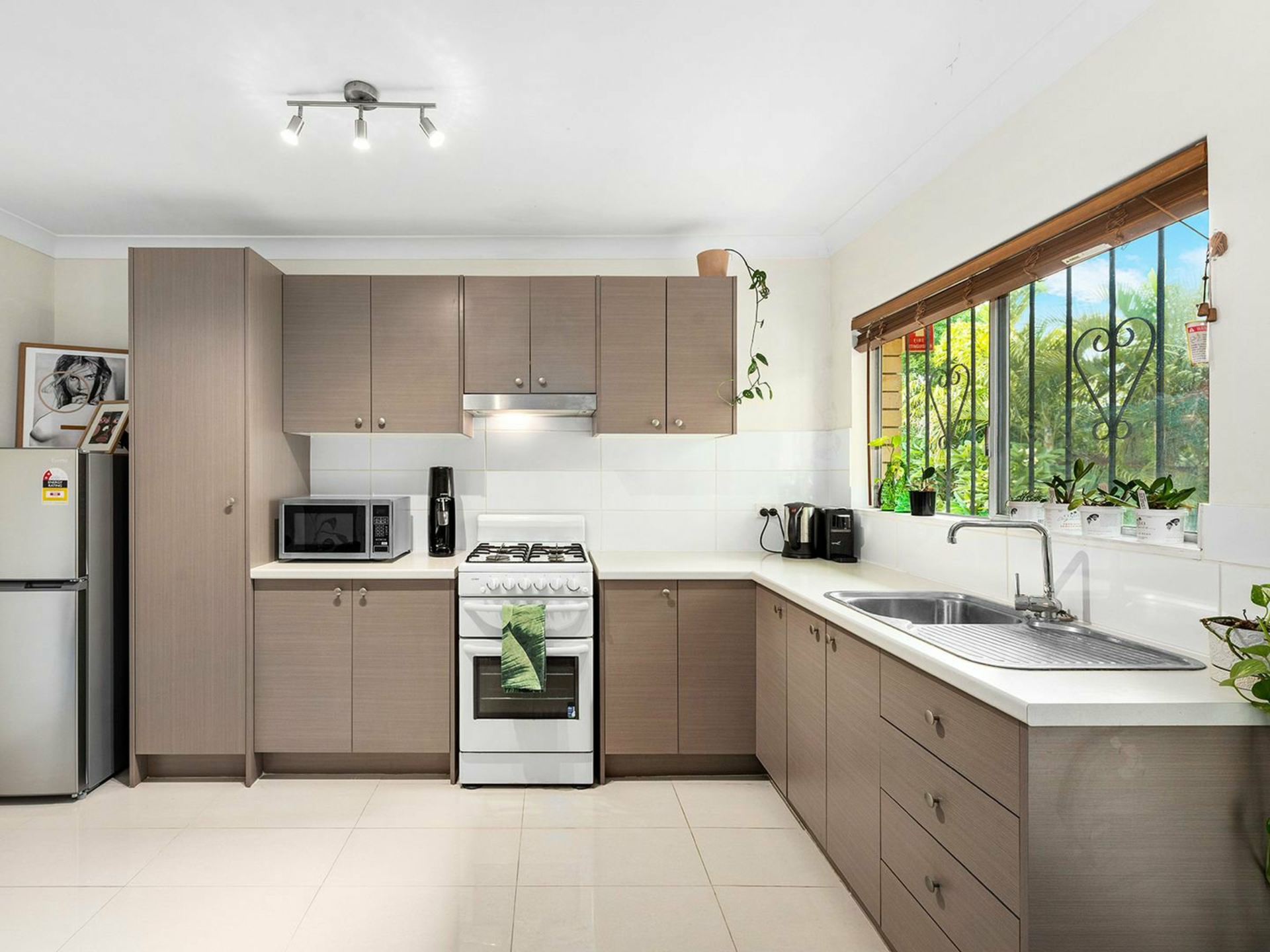 4/54 Mansfield Street — photo 3 of 11