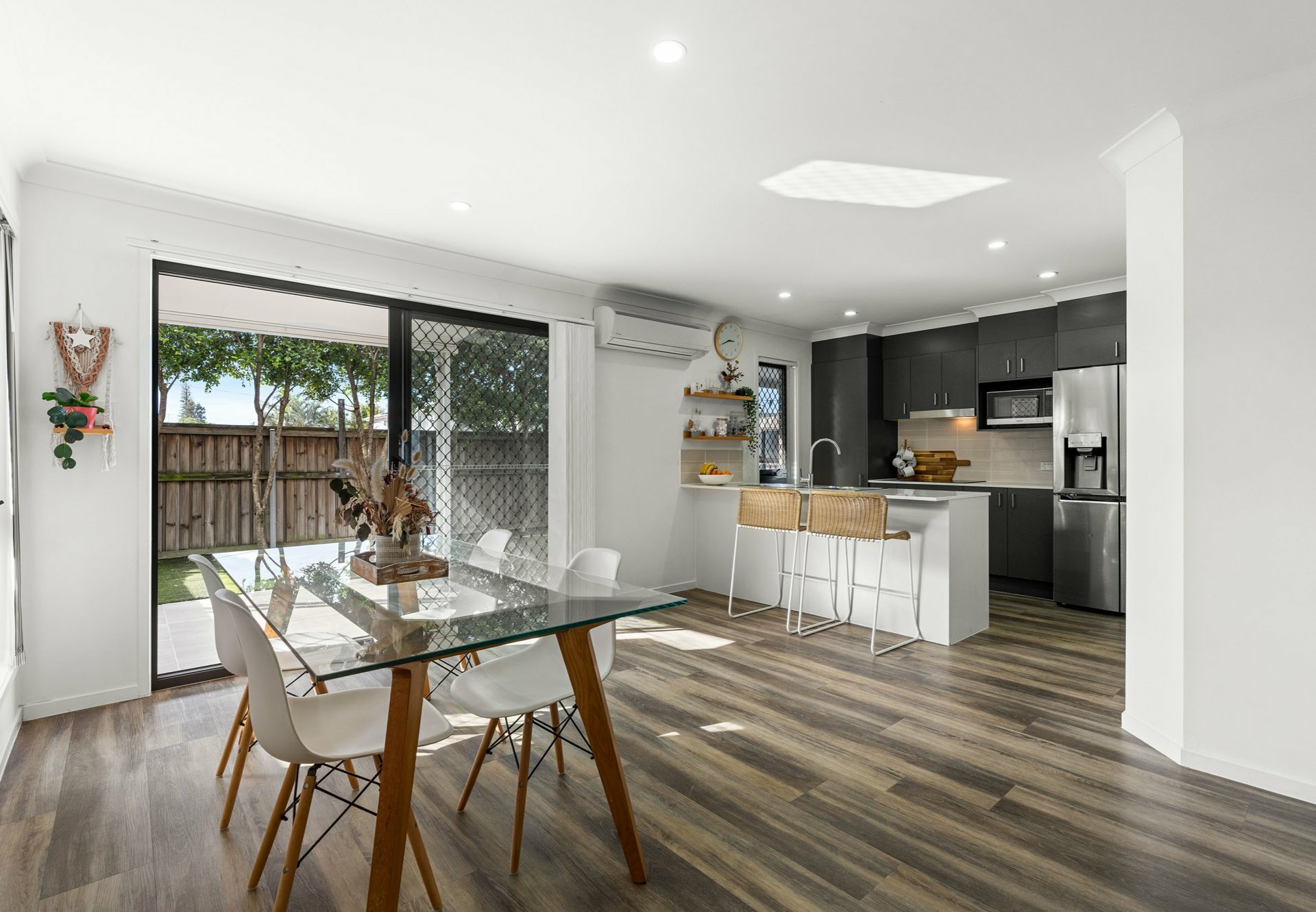 4/1501 Wynnum Road — photo 3 of 14