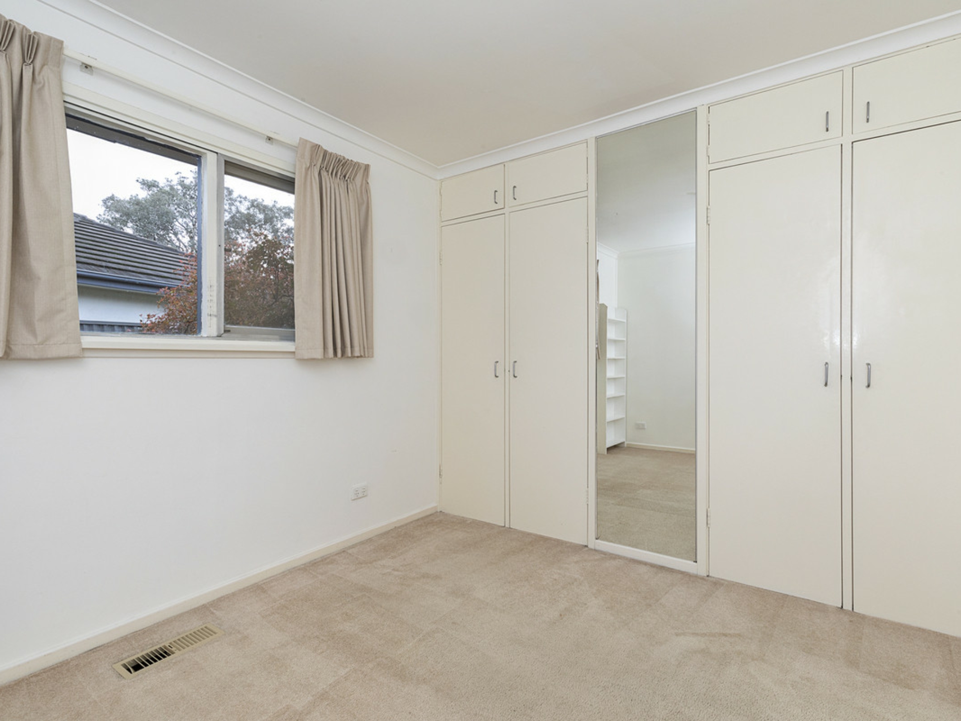 48 Glossop Crescent, CAMPBELL