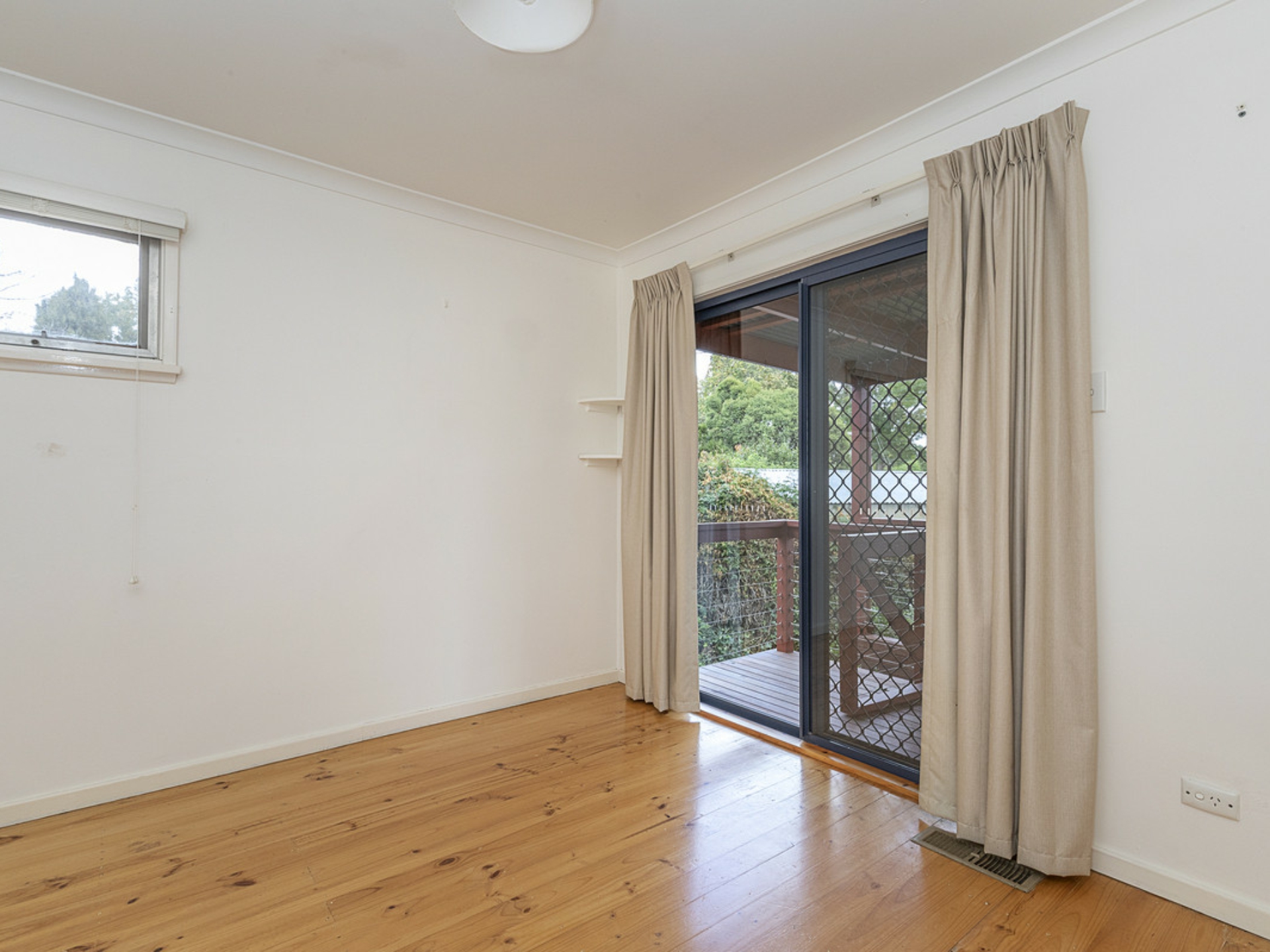 48 Glossop Crescent, CAMPBELL