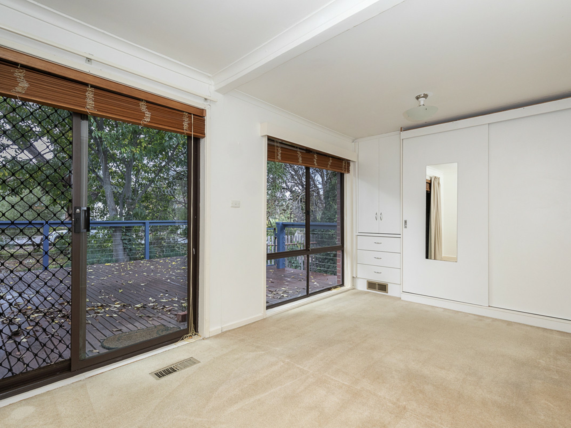 48 Glossop Crescent, CAMPBELL