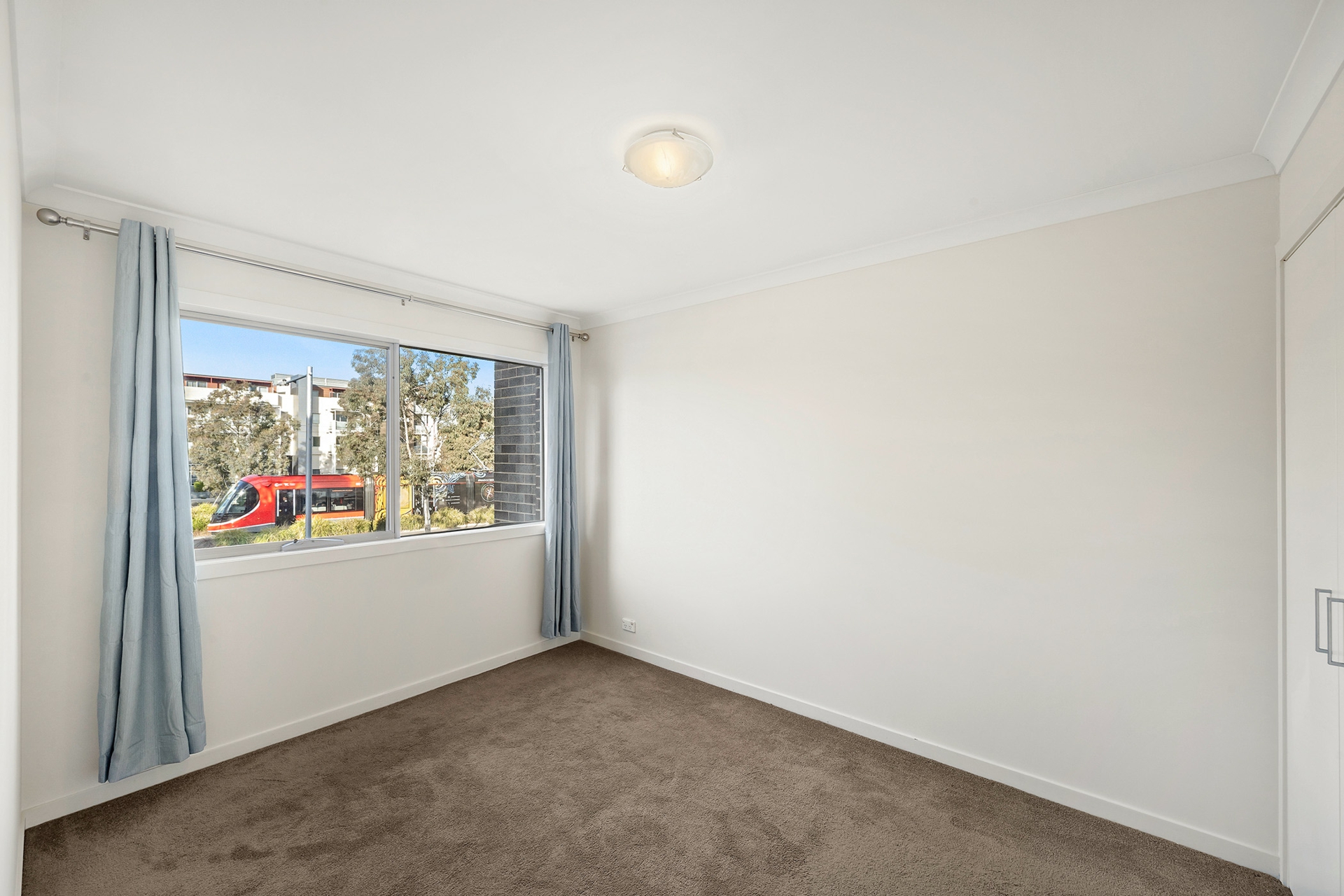 13/2 Clare Burton Crescent, FRANKLIN