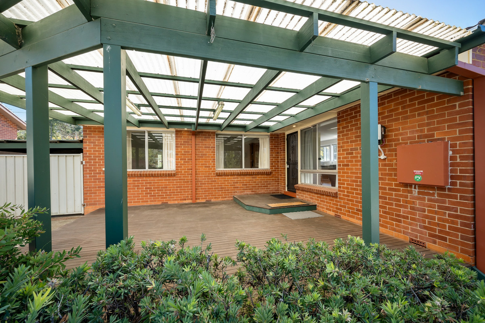 16 Clisby Close — photo 4 of 14