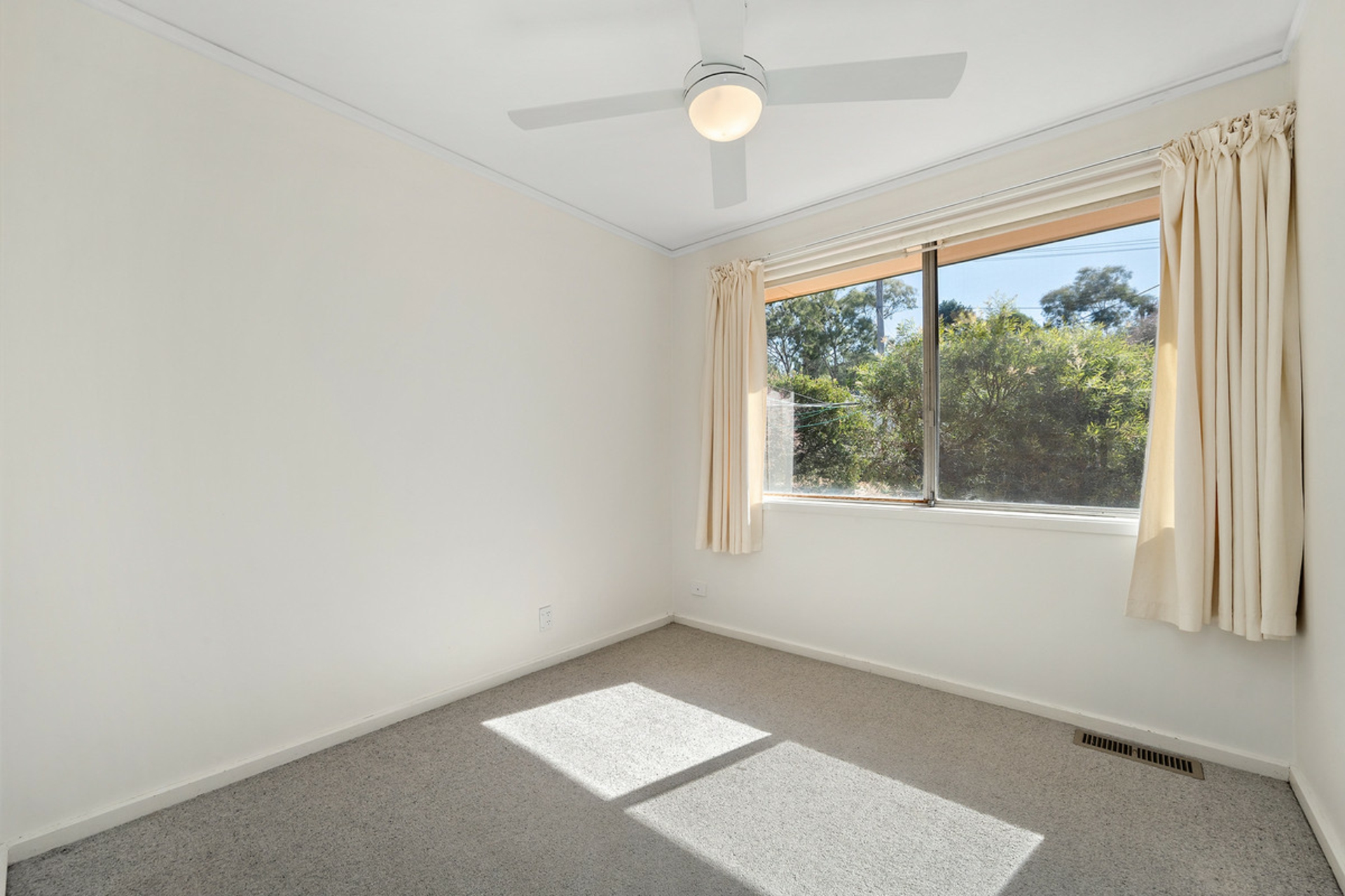 16 Clisby Close — photo 10 of 14