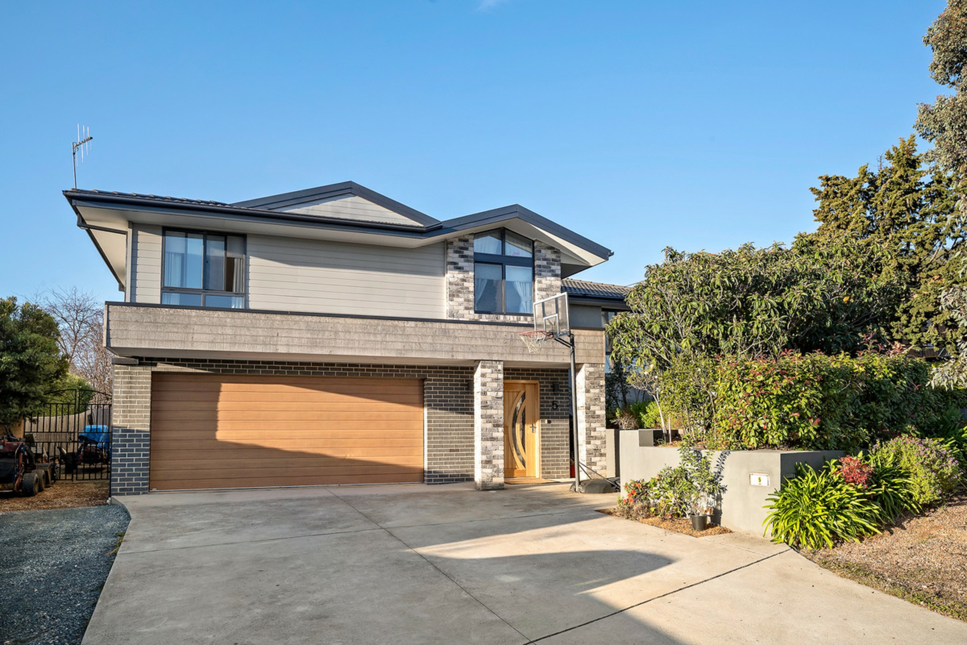 5 Merfield Place — photo from LJ Hooker Kaleen
