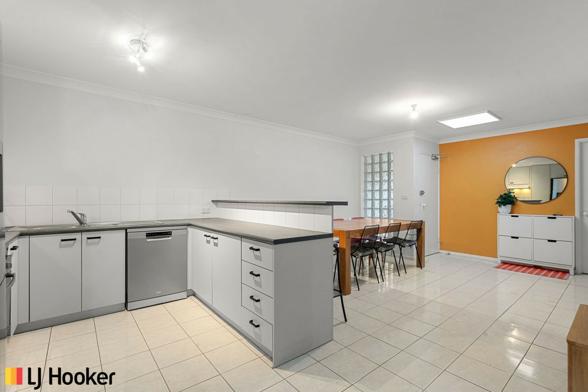 23/112 Baldwin Drive — photo 5 of 13