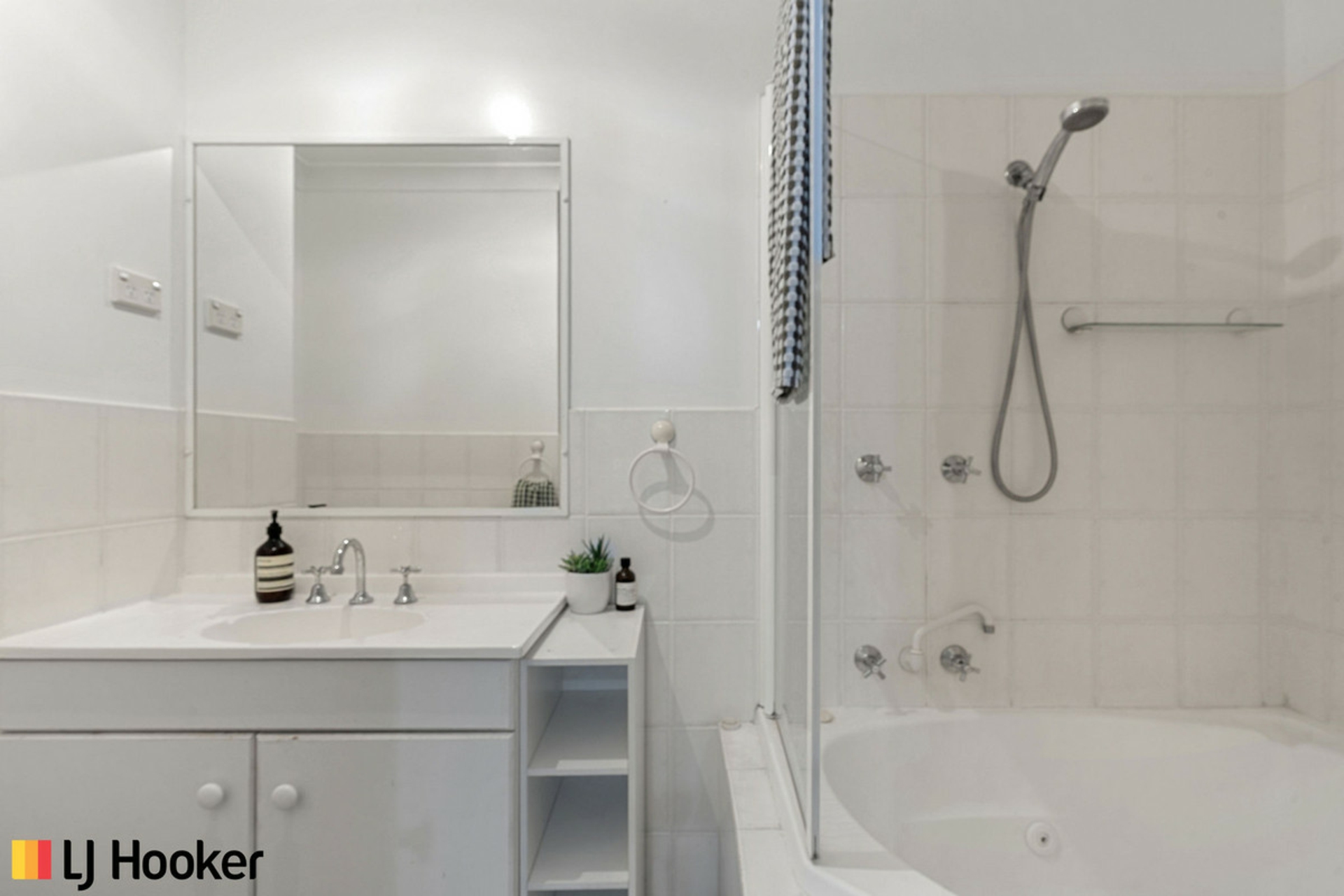 23/112 Baldwin Drive — photo 8 of 13