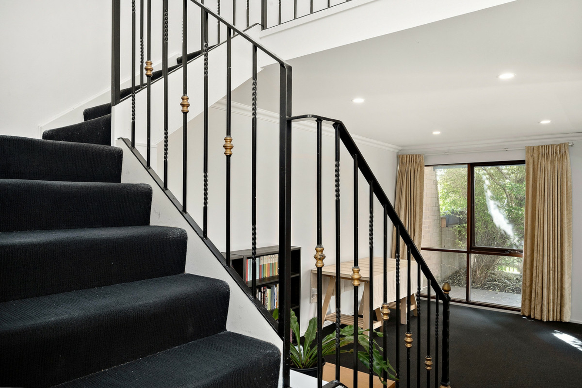 91 Barnet Close — photo 2 of 15