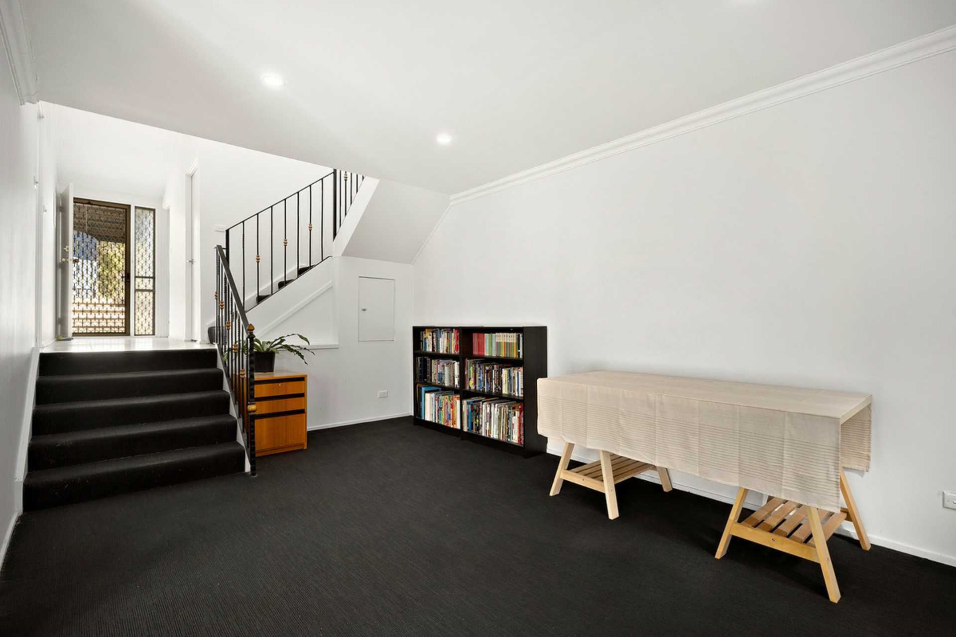 91 Barnet Close — photo 6 of 15