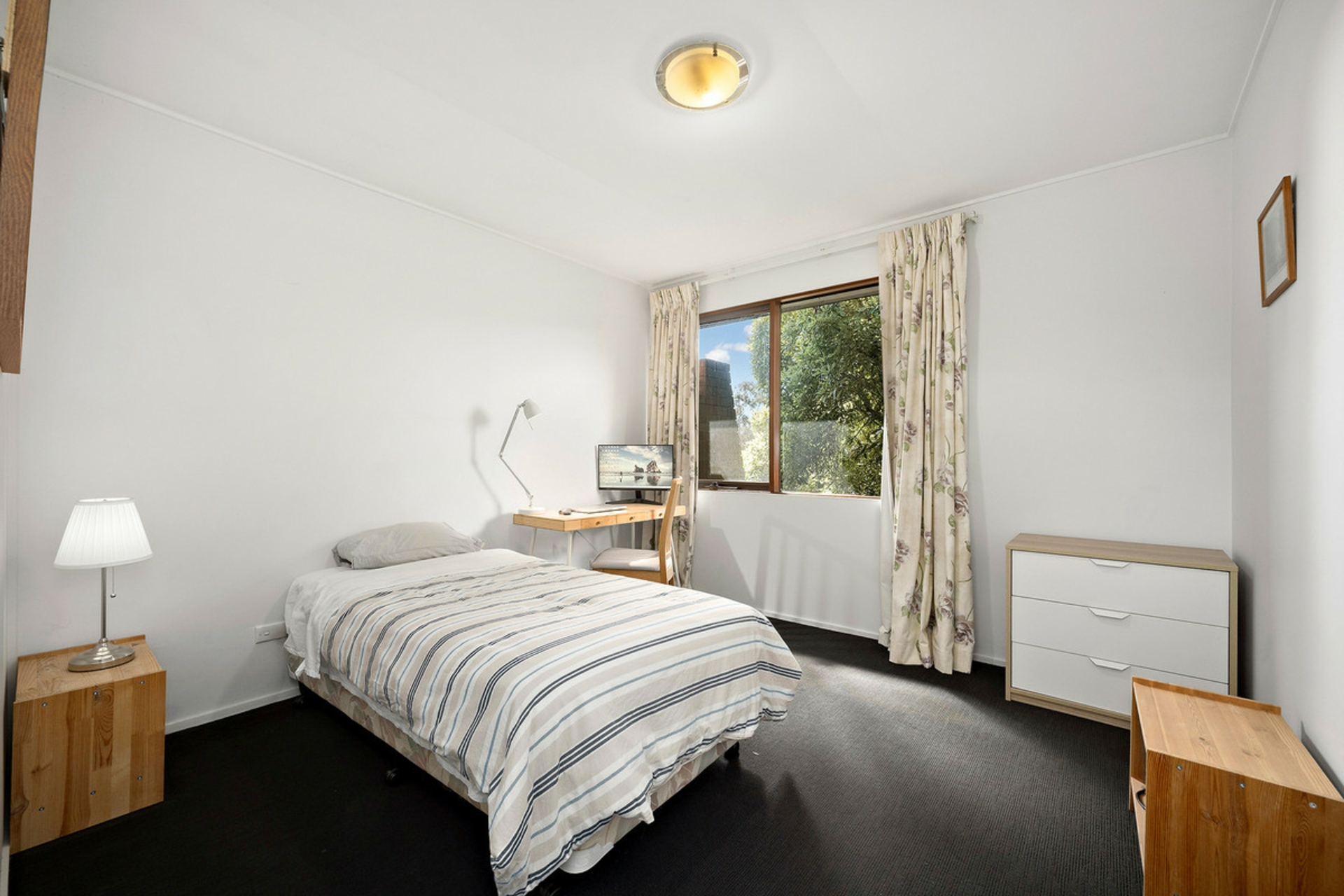91 Barnet Close — photo 8 of 15