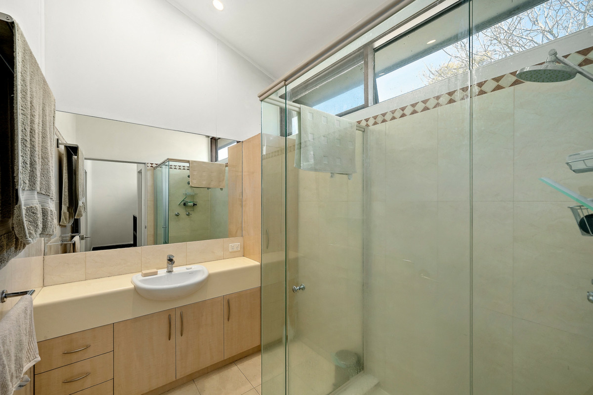 91 Barnet Close — photo 10 of 15