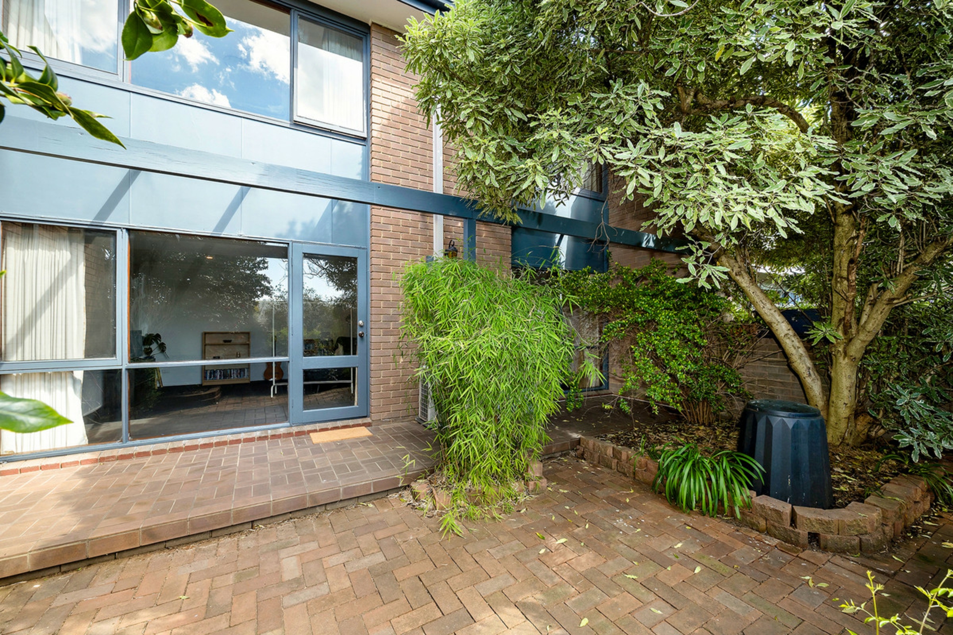 91 Barnet Close — photo 12 of 15