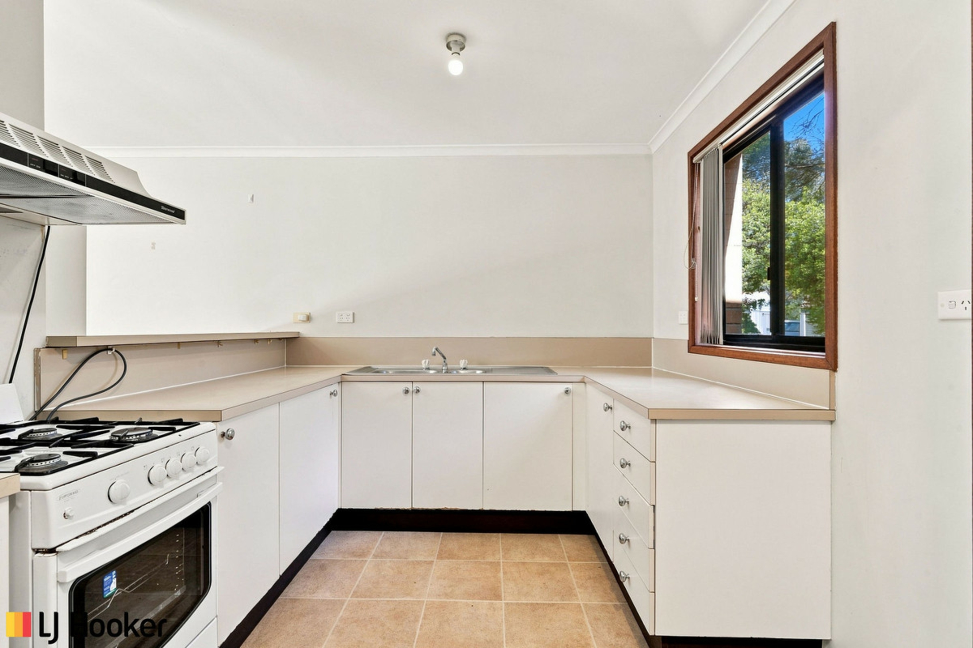 24/1 Buik Place — photo 3 of 9