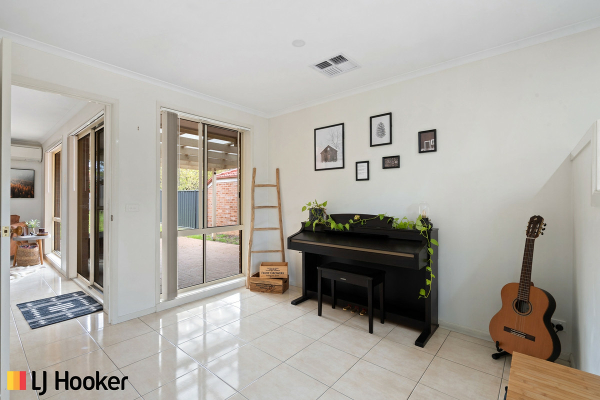 5 Flora Place — photo 3 of 10