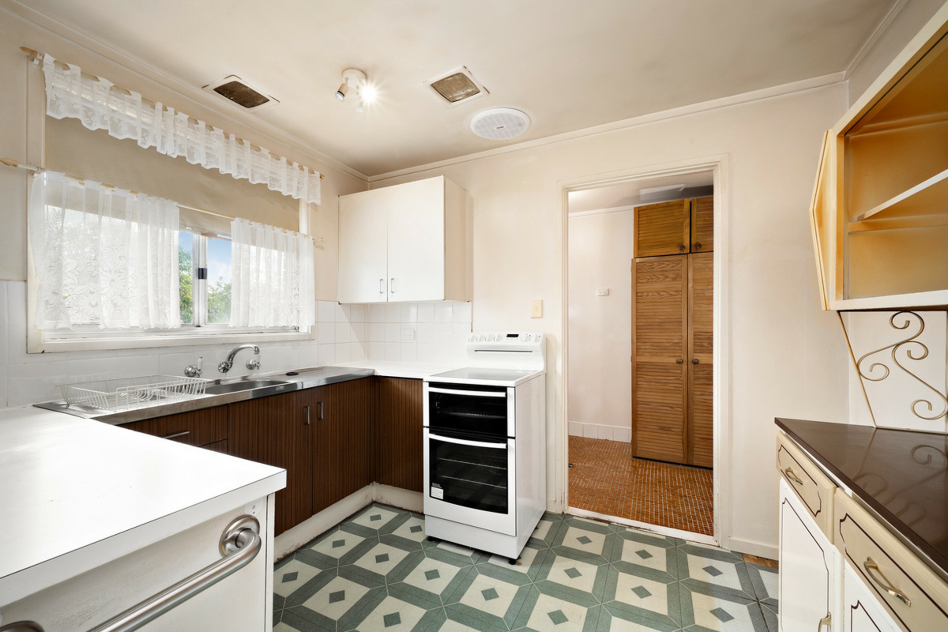 93 Canopus Crescent — photo 7 of 12