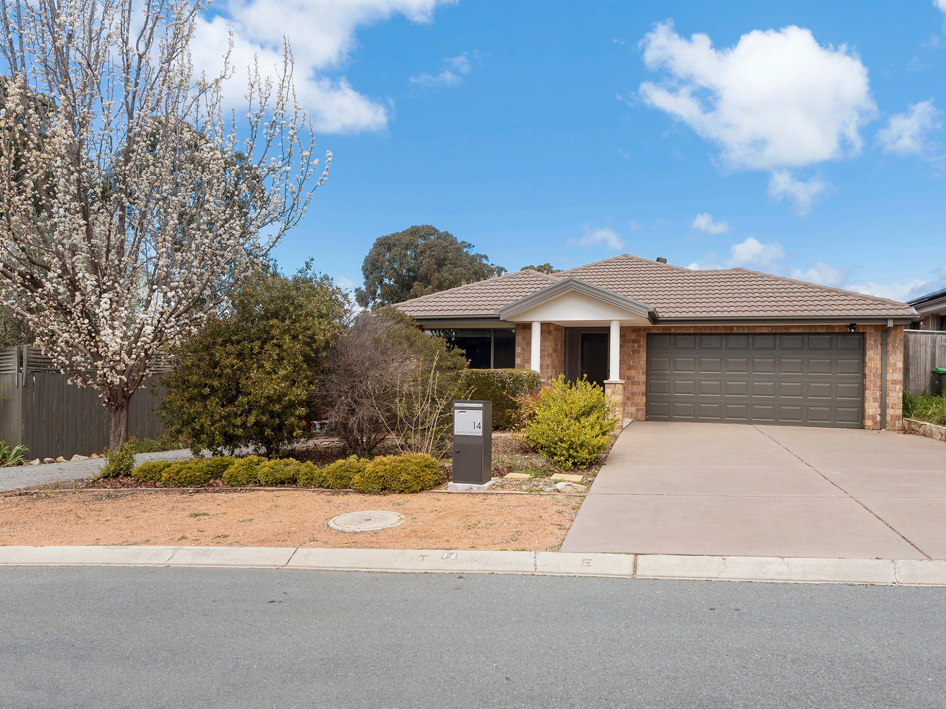 14 Jean Macnamara Street, Macgregor
