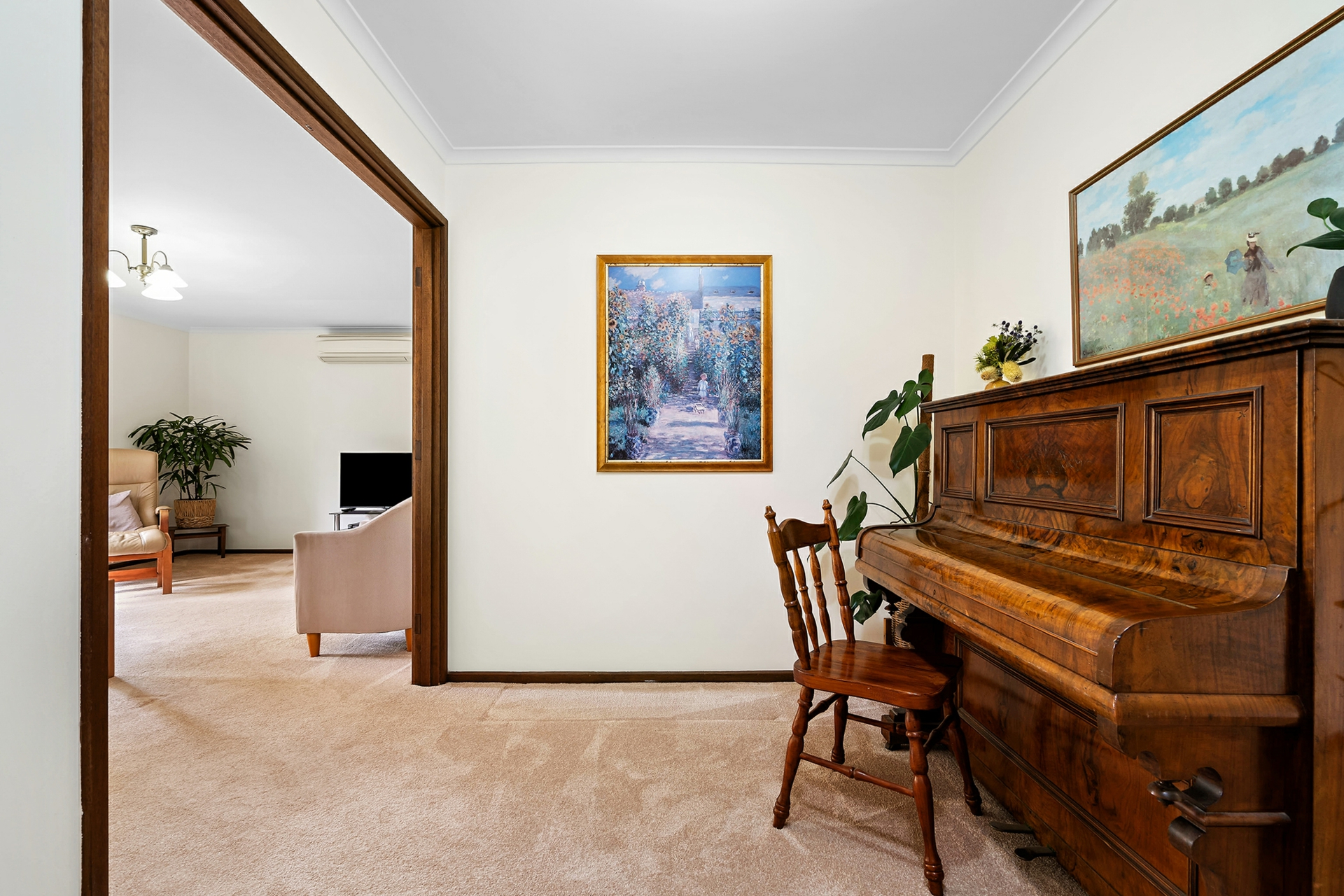 49 Barnard Circuit, FLOREY