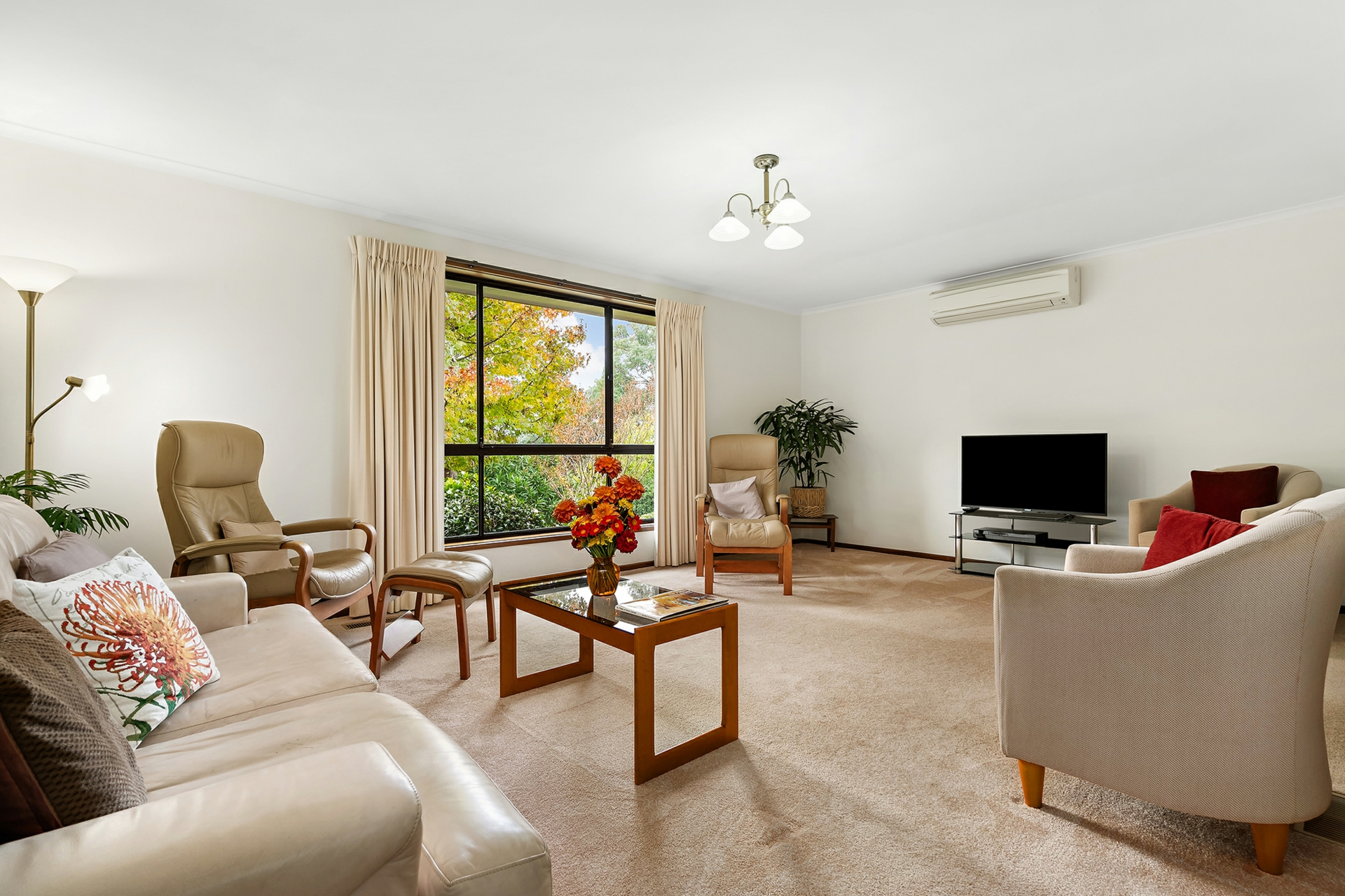 49 Barnard Circuit, FLOREY