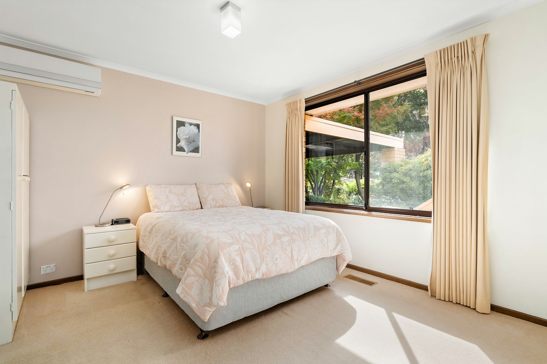 49 Barnard Circuit, FLOREY