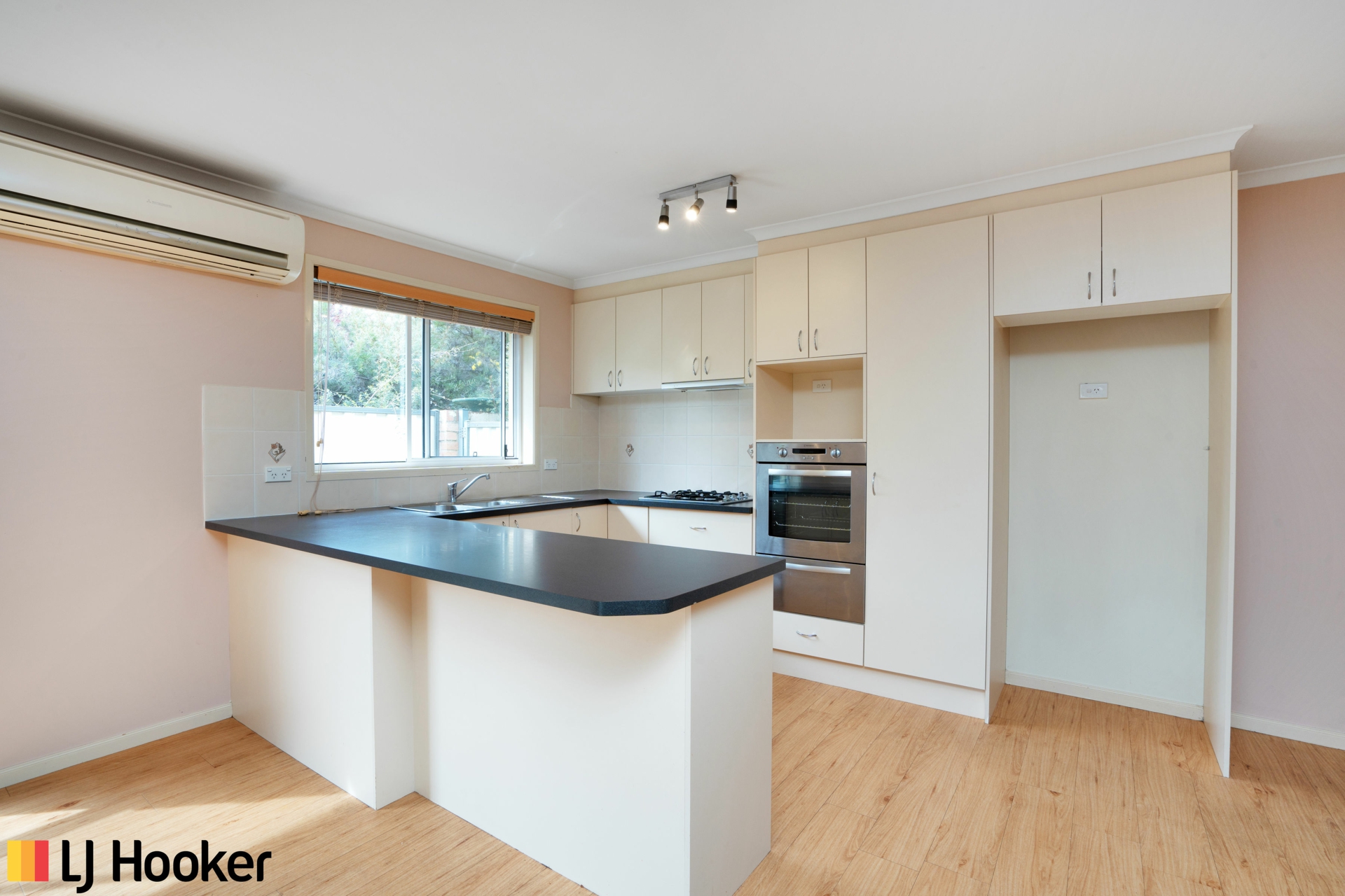 2 Hanrahan Crescent, DUNLOP