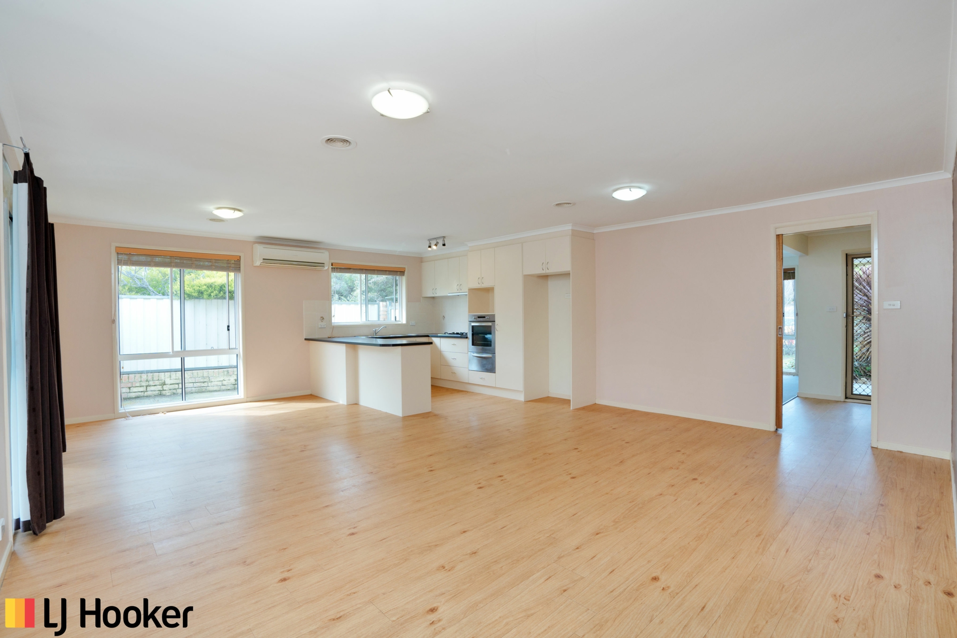 2 Hanrahan Crescent, DUNLOP