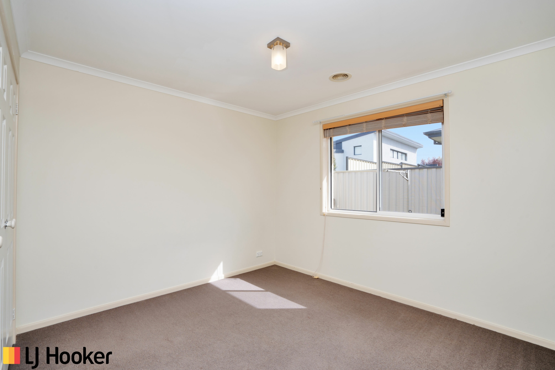 2 Hanrahan Crescent, DUNLOP