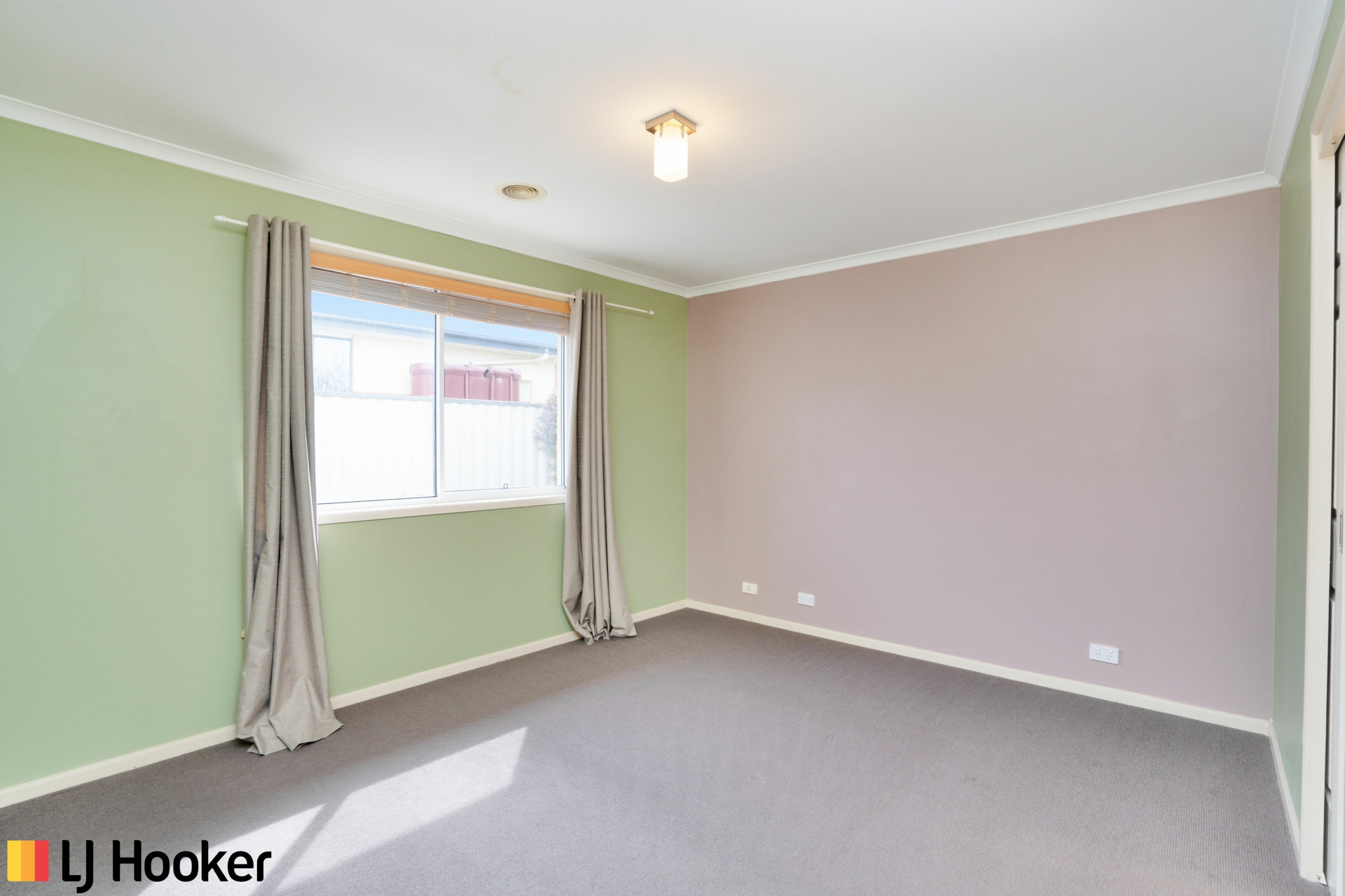 2 Hanrahan Crescent, DUNLOP