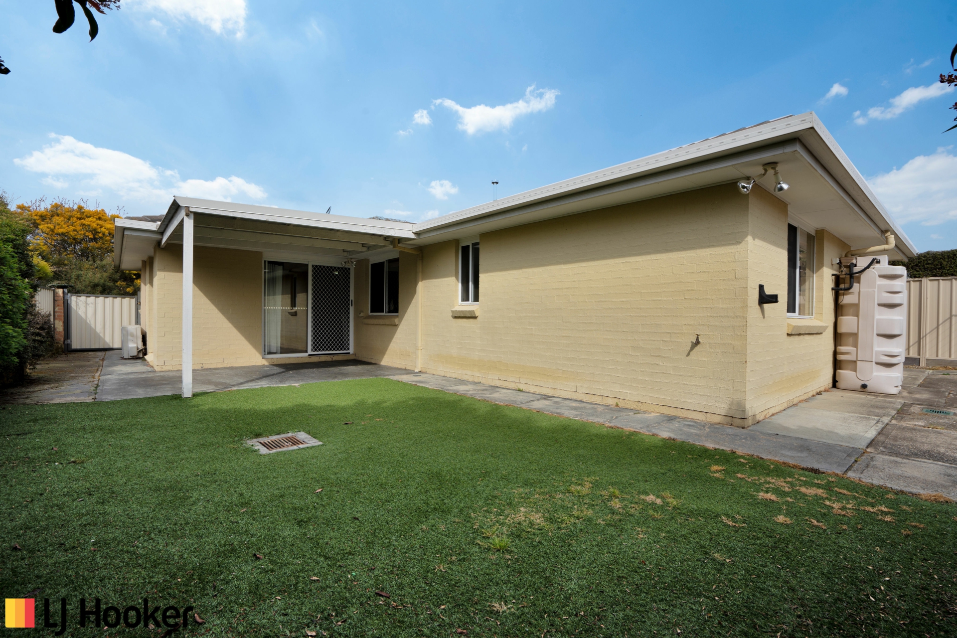 2 Hanrahan Crescent, DUNLOP