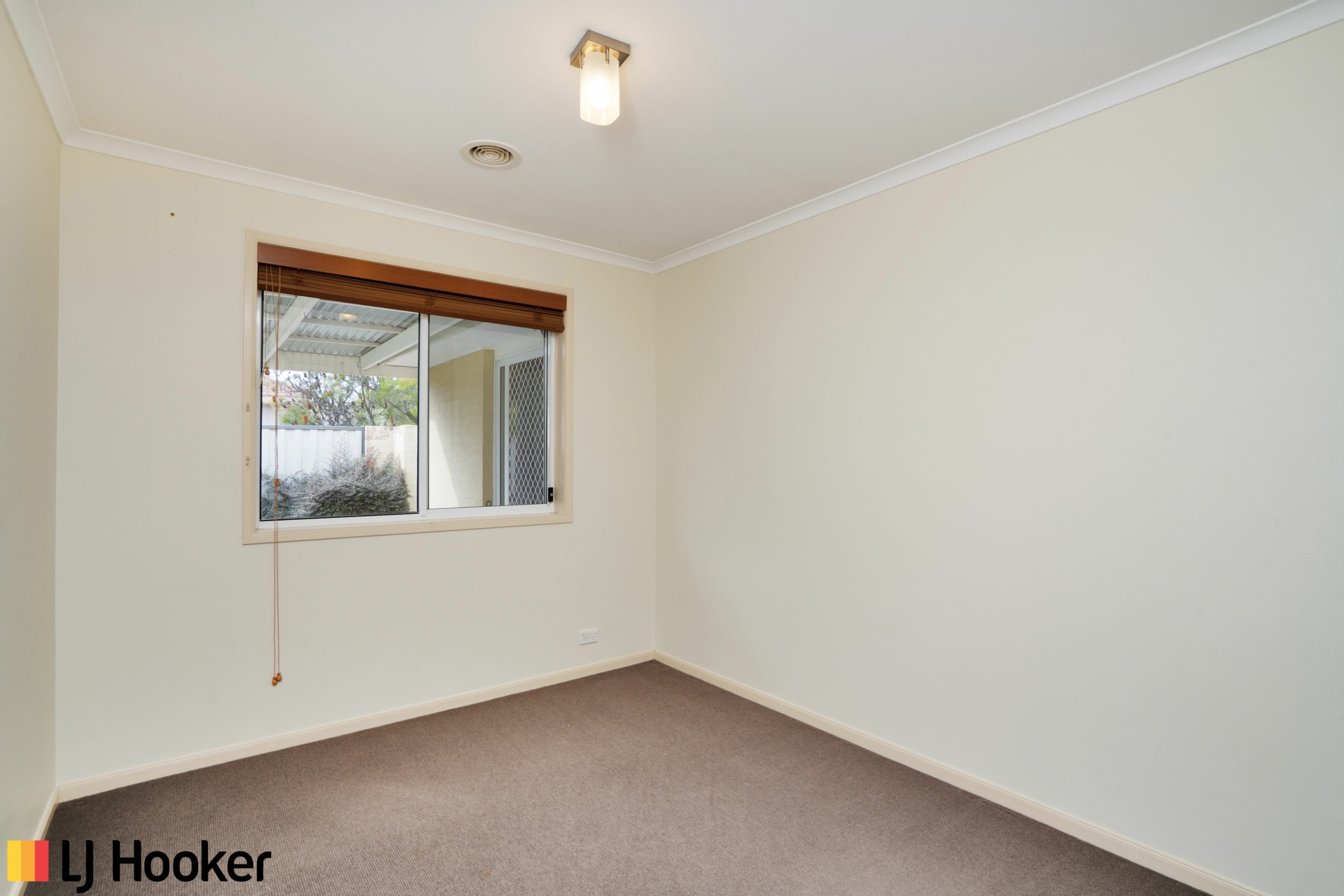 2 Hanrahan Crescent, DUNLOP