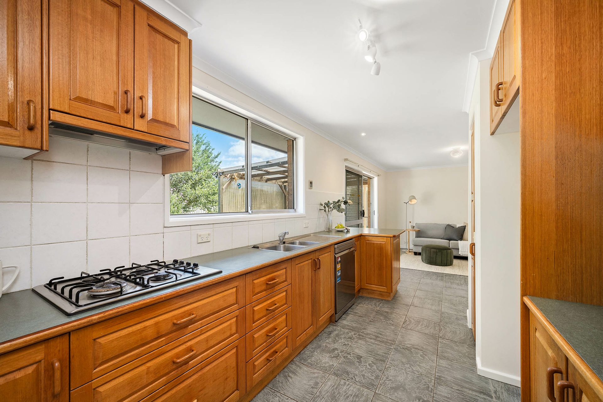 280 Southern Cross Drive, MACGREGOR