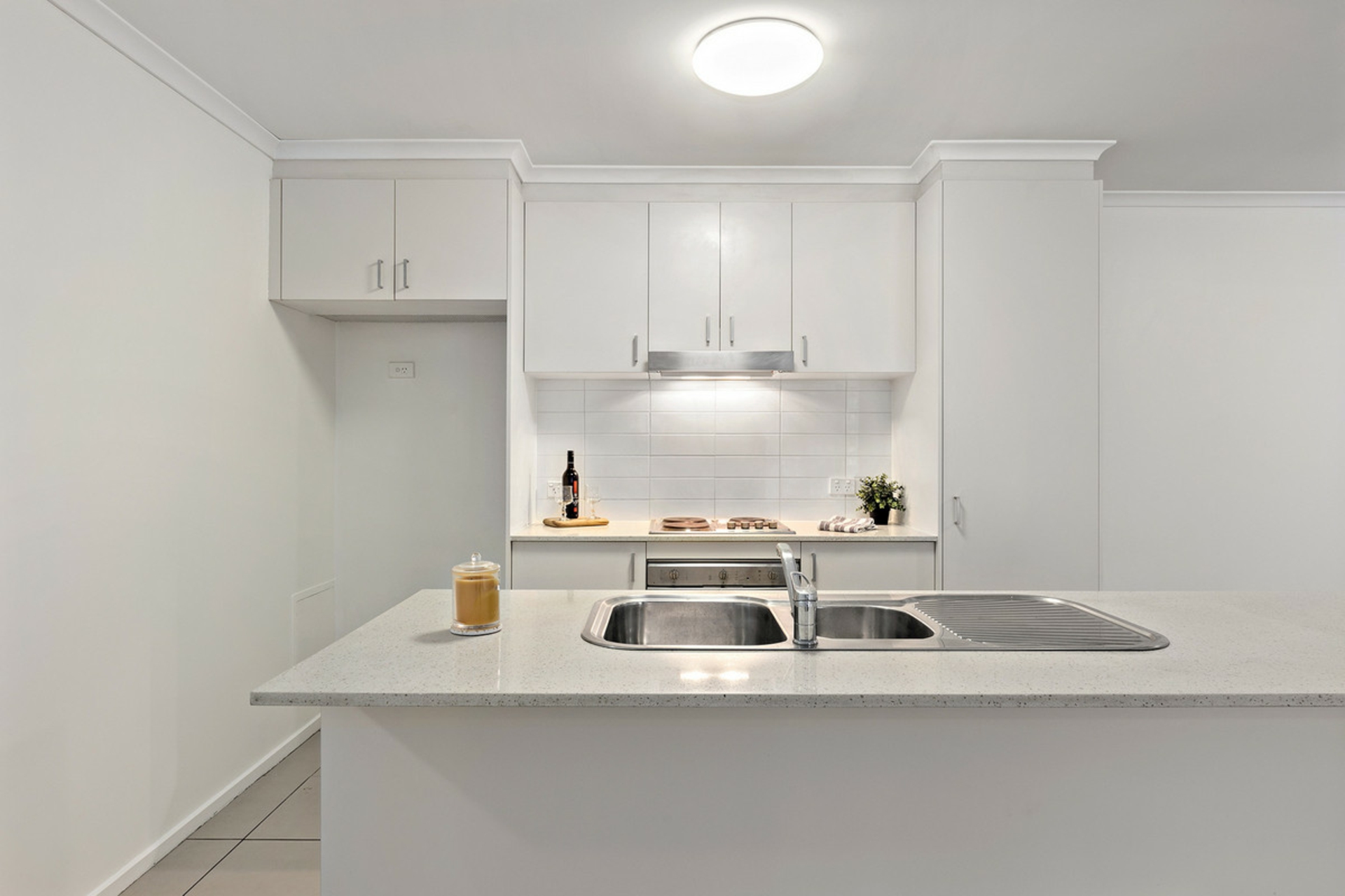8/2 Eardley Street — photo 2 of 16