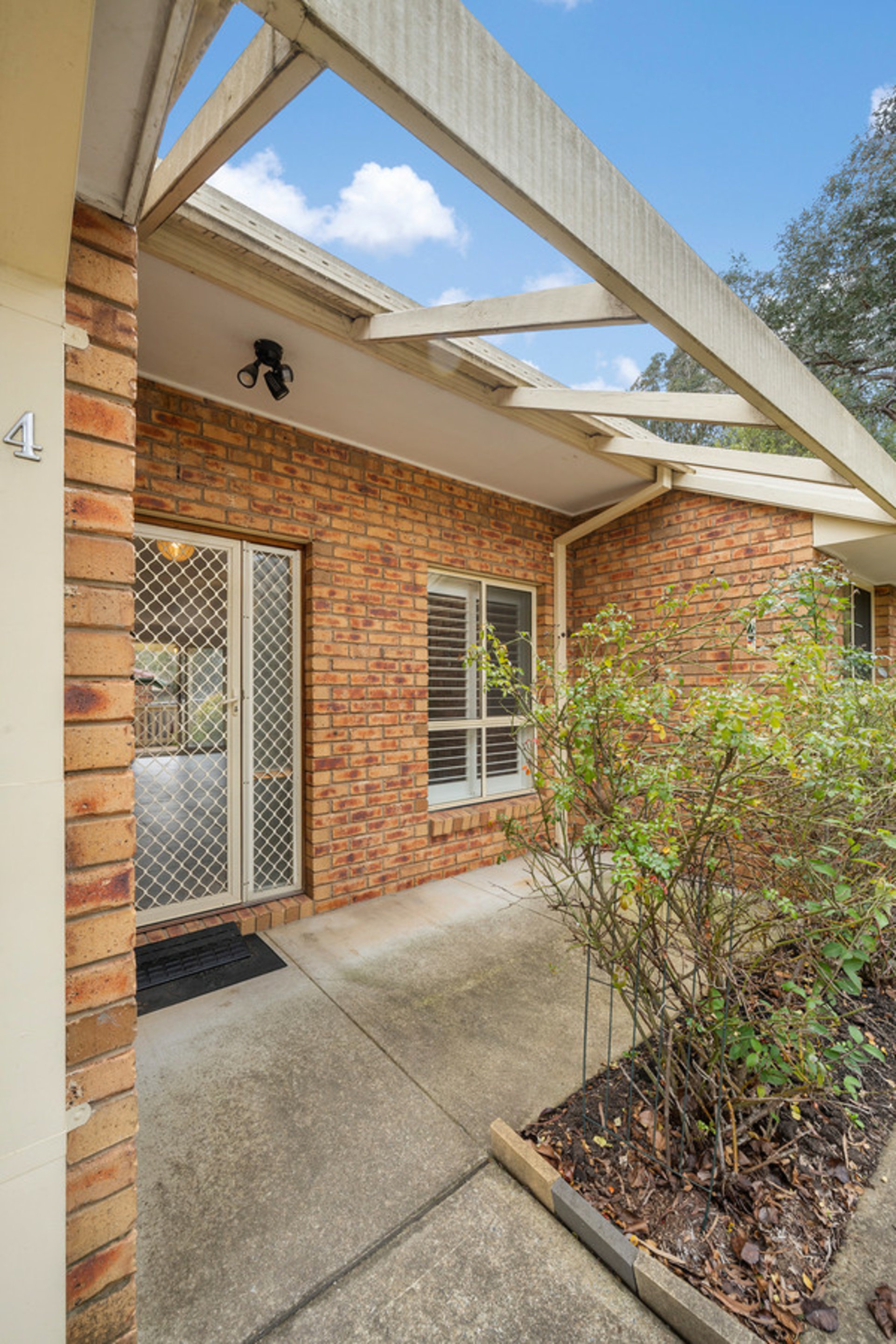 4/77 Britten-Jones Drive — photo 2 of 16