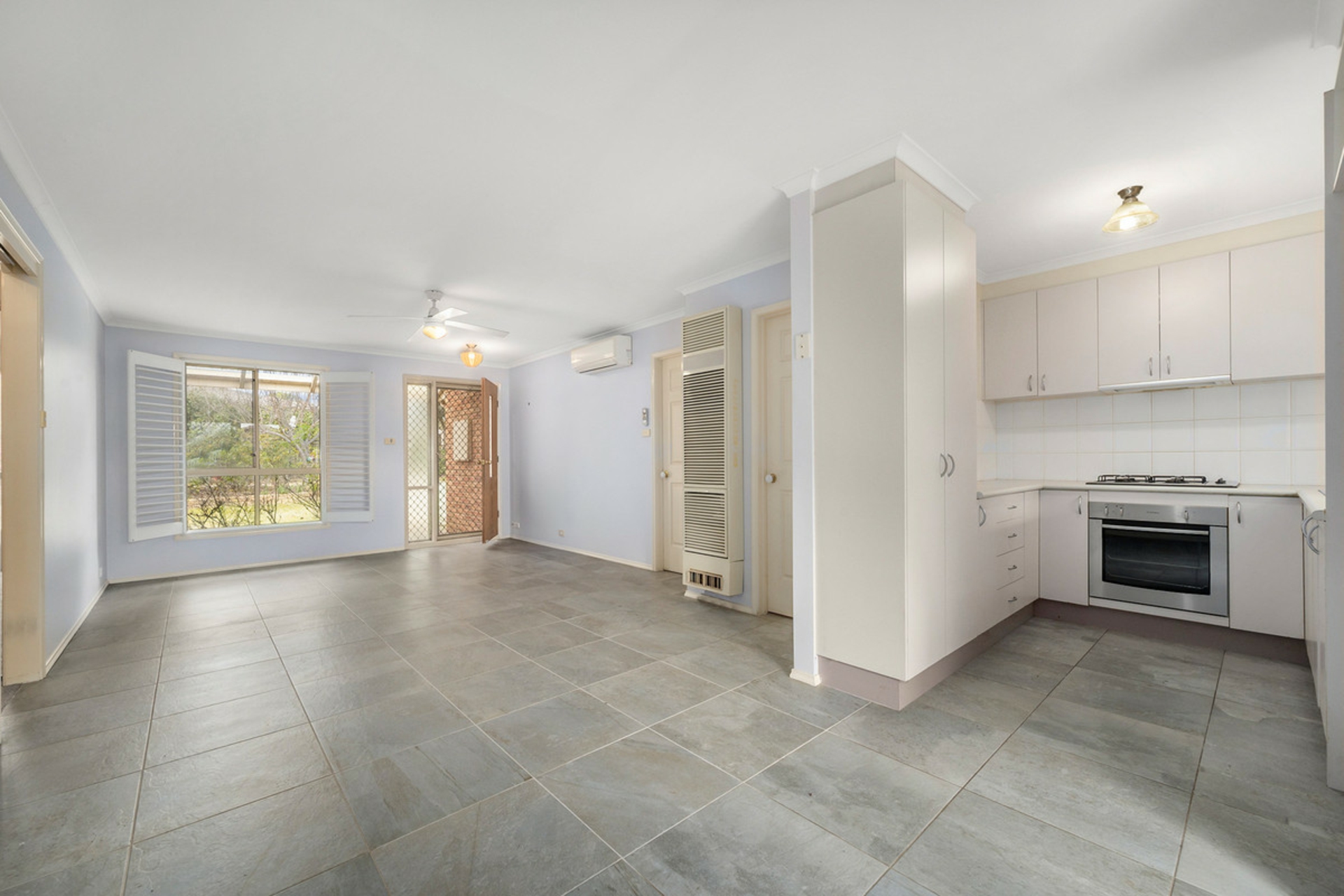 4/77 Britten-Jones Drive — photo 5 of 16