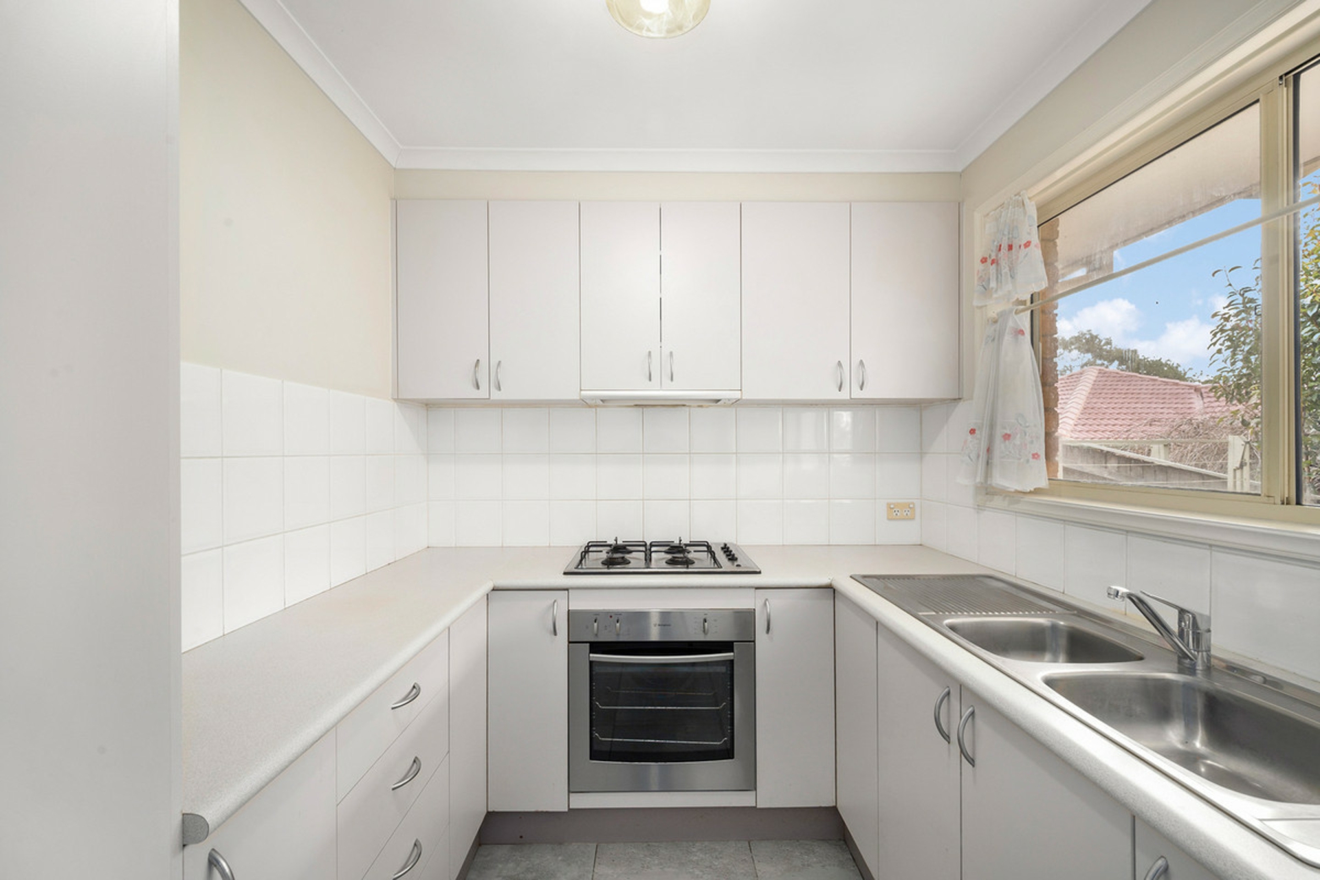 4/77 Britten-Jones Drive — photo 6 of 16