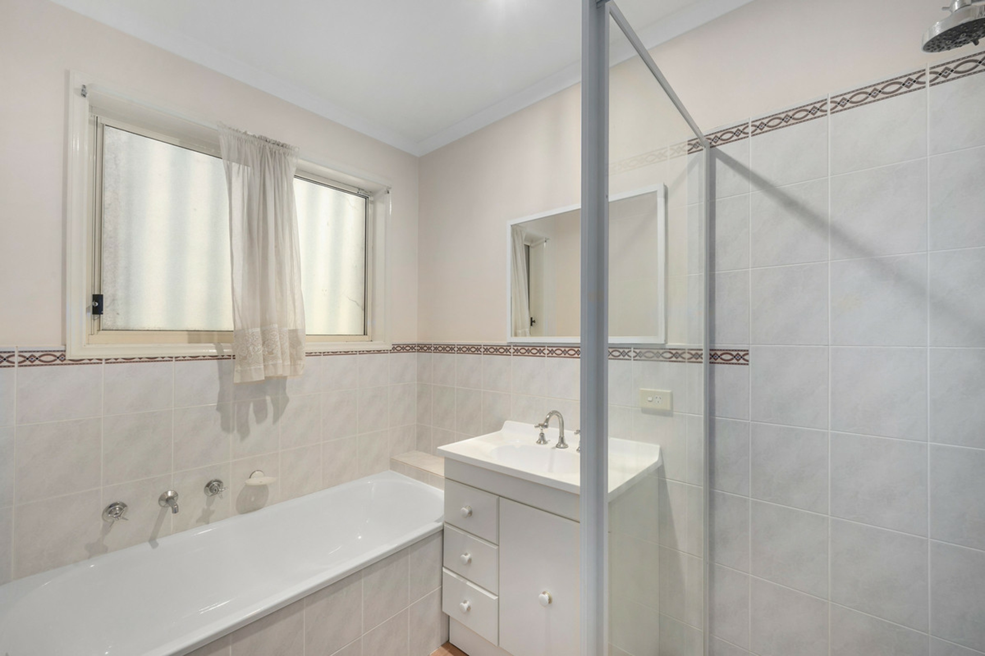 4/77 Britten-Jones Drive — photo 11 of 16