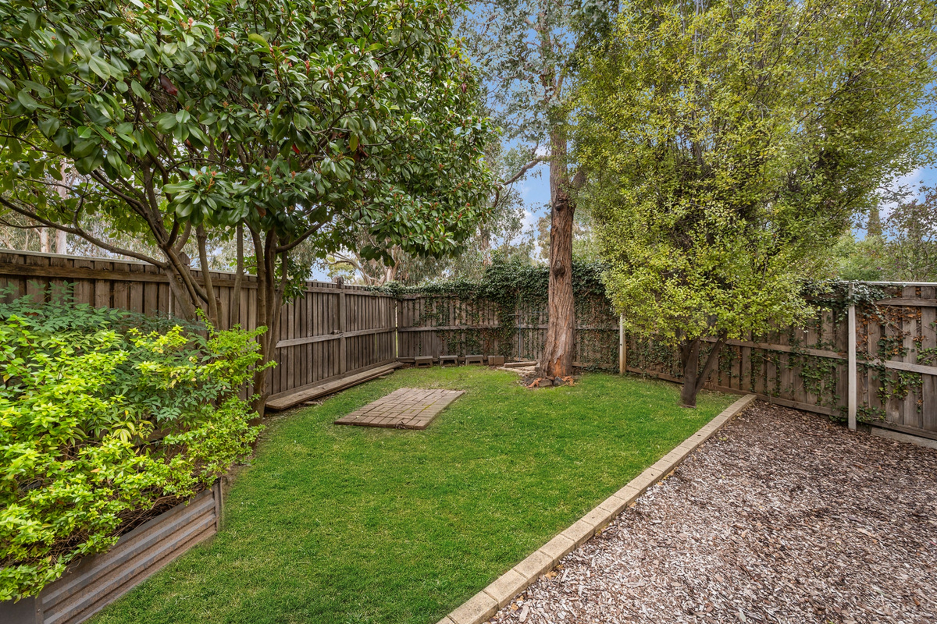 4/77 Britten-Jones Drive — photo 13 of 16