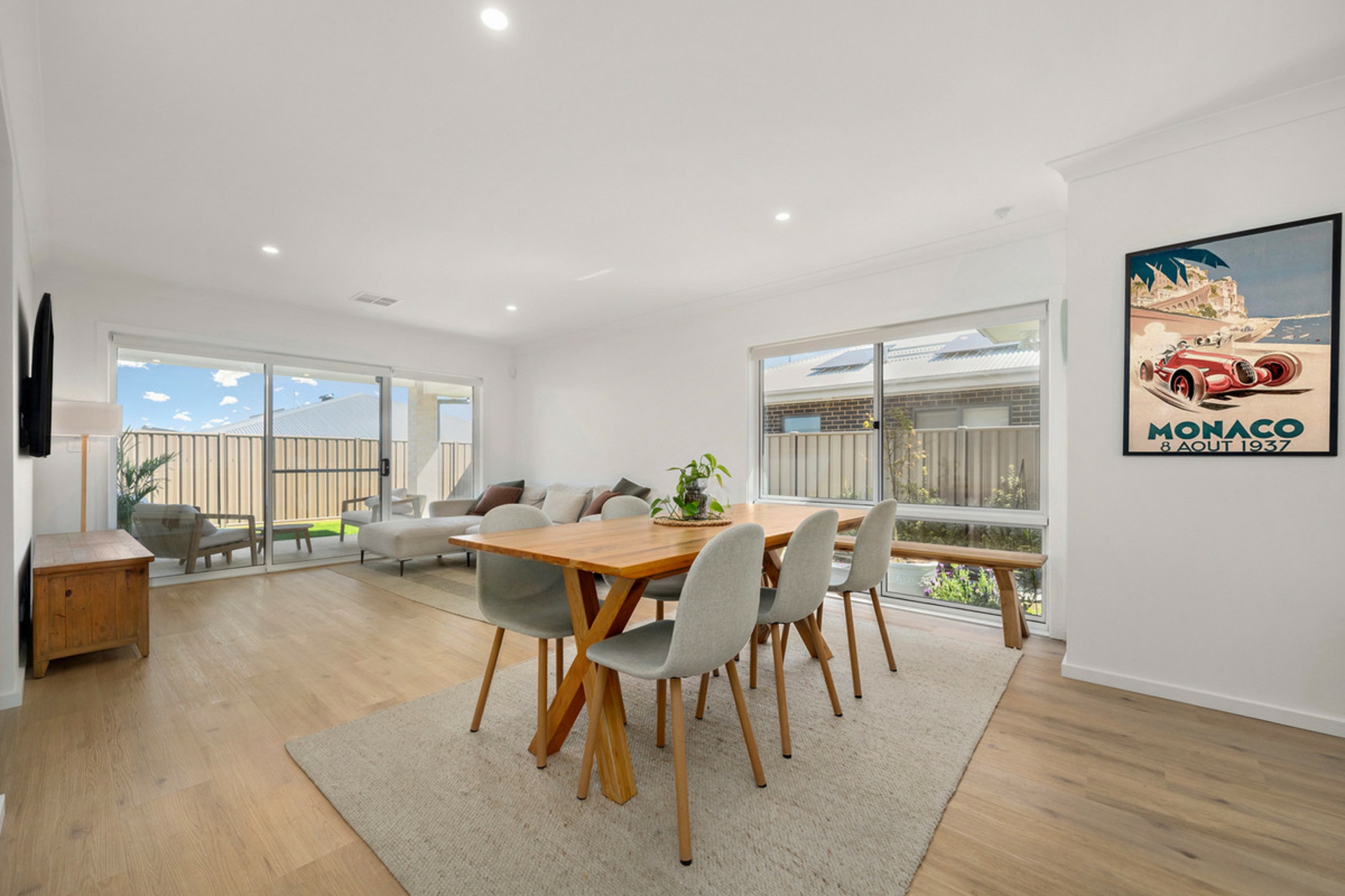 5 Sherrard Crescent — photo 2 of 17