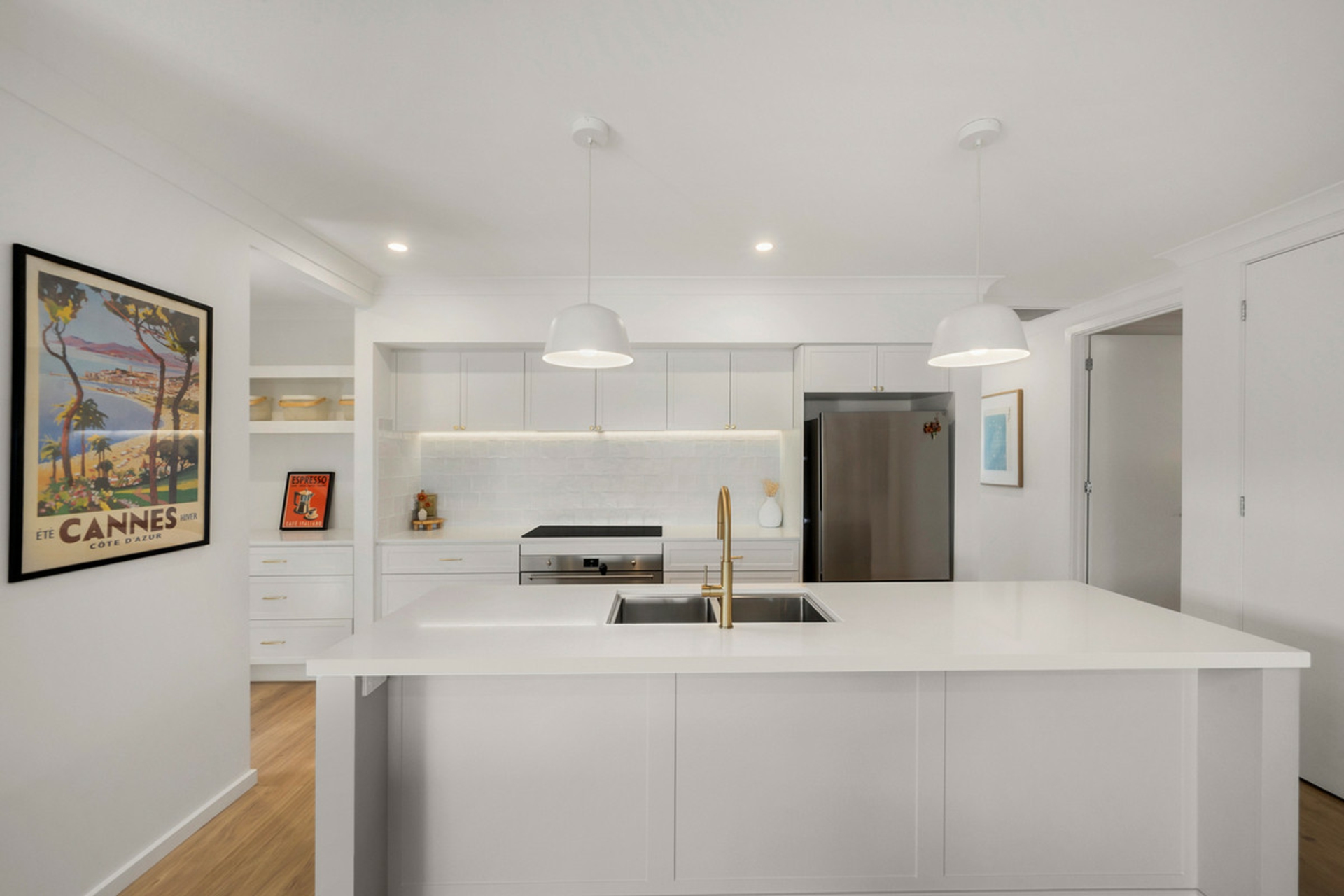 5 Sherrard Crescent — photo 3 of 17