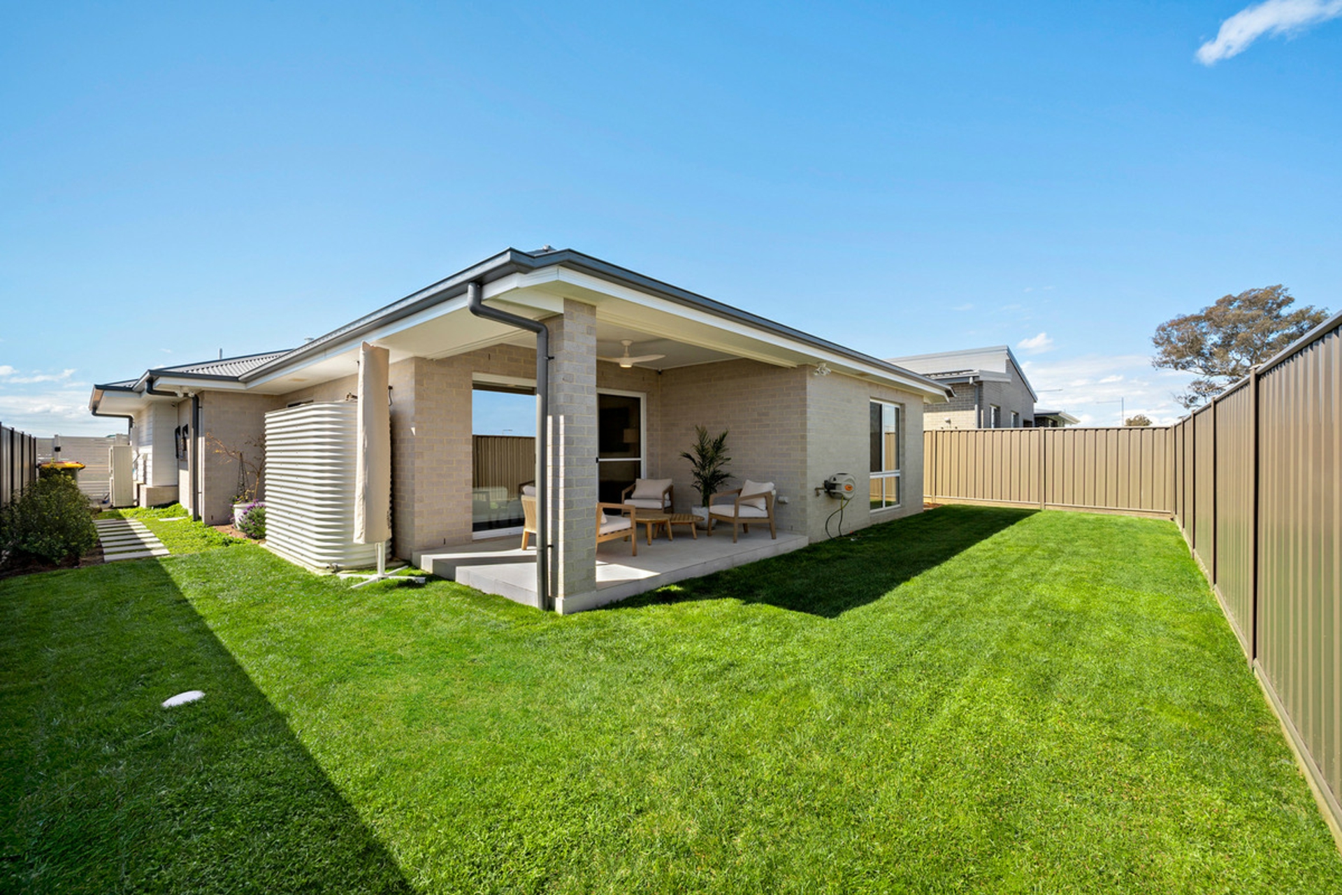 5 Sherrard Crescent — photo 13 of 17