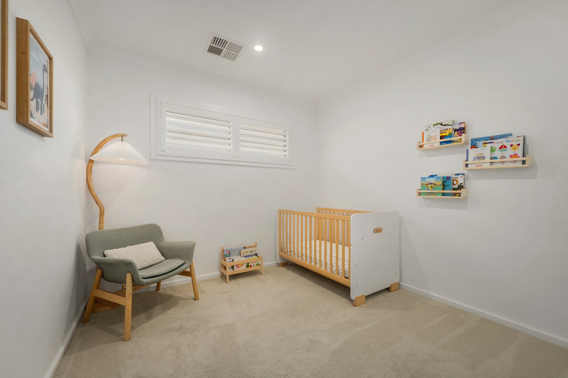 5 Sherrard Crescent — photo 14 of 17