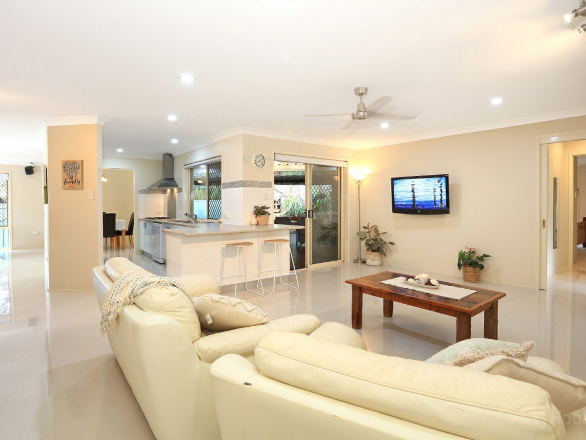 8 Lakewood Court, HELENSVALE