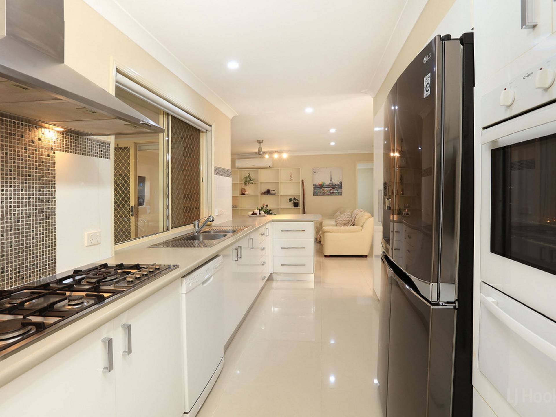 8 Lakewood Court, HELENSVALE