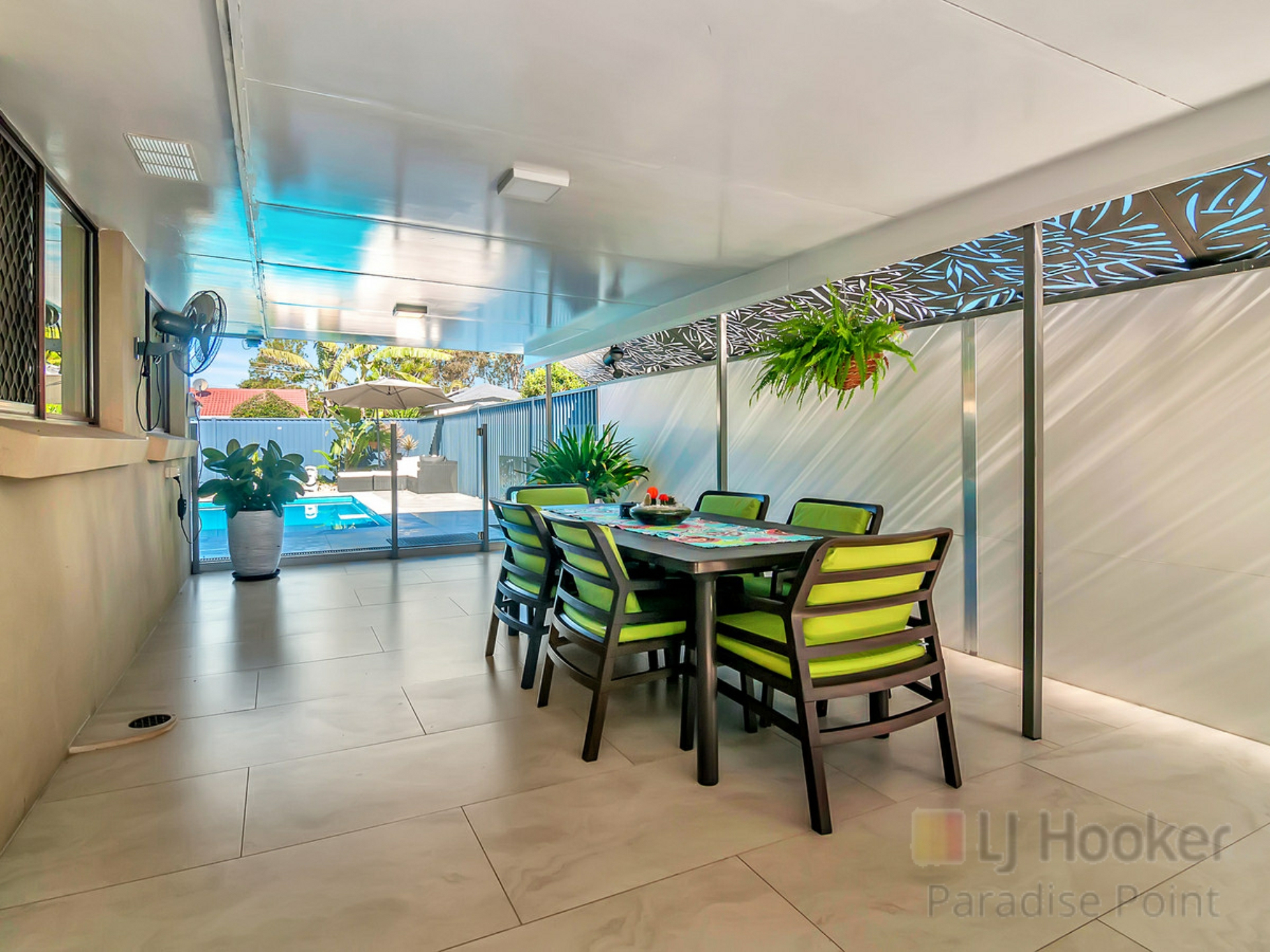 16 Menindee Avenue, Coombabah