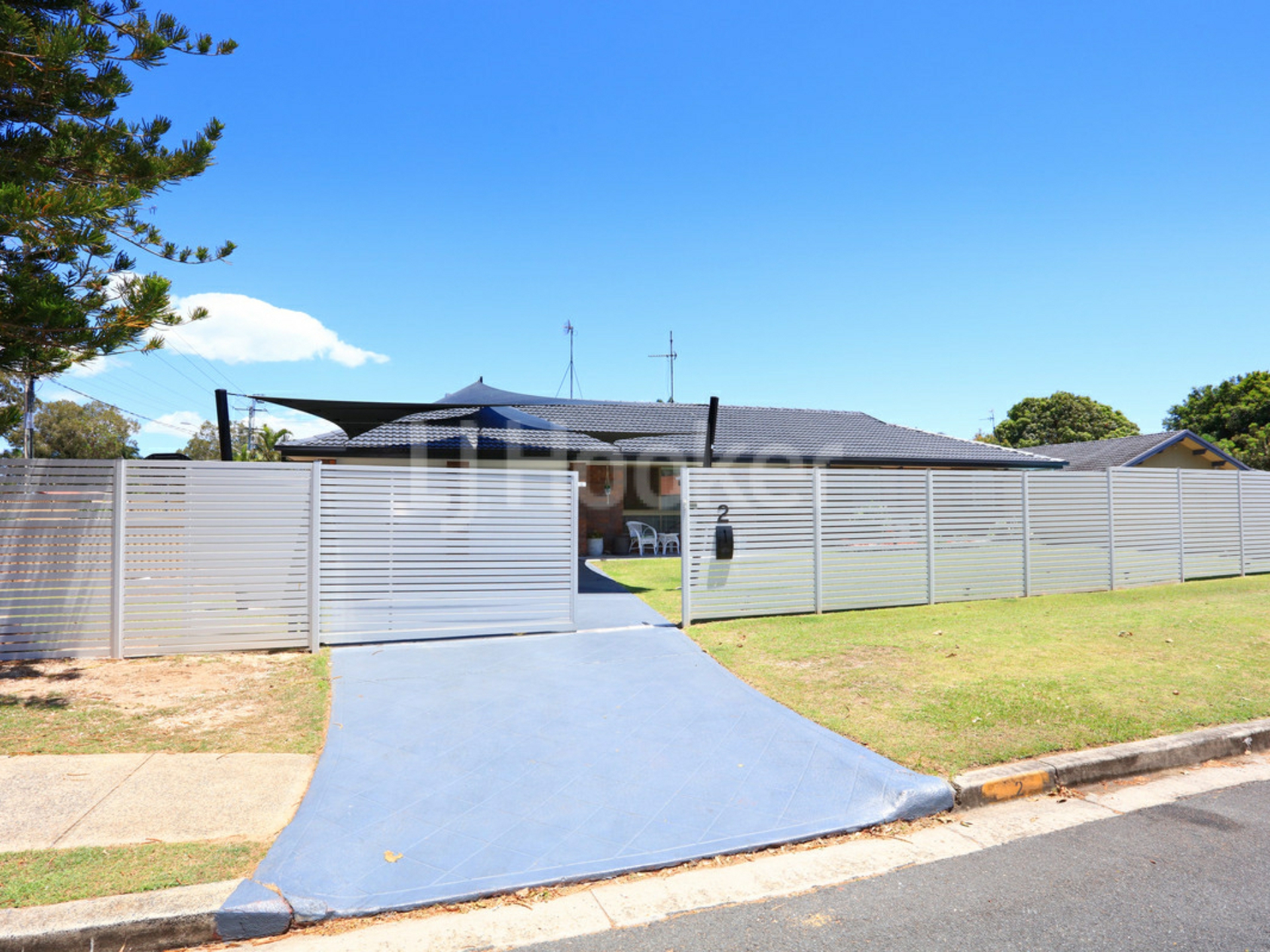 2 Burrinjuck Drive Coombabah QLD