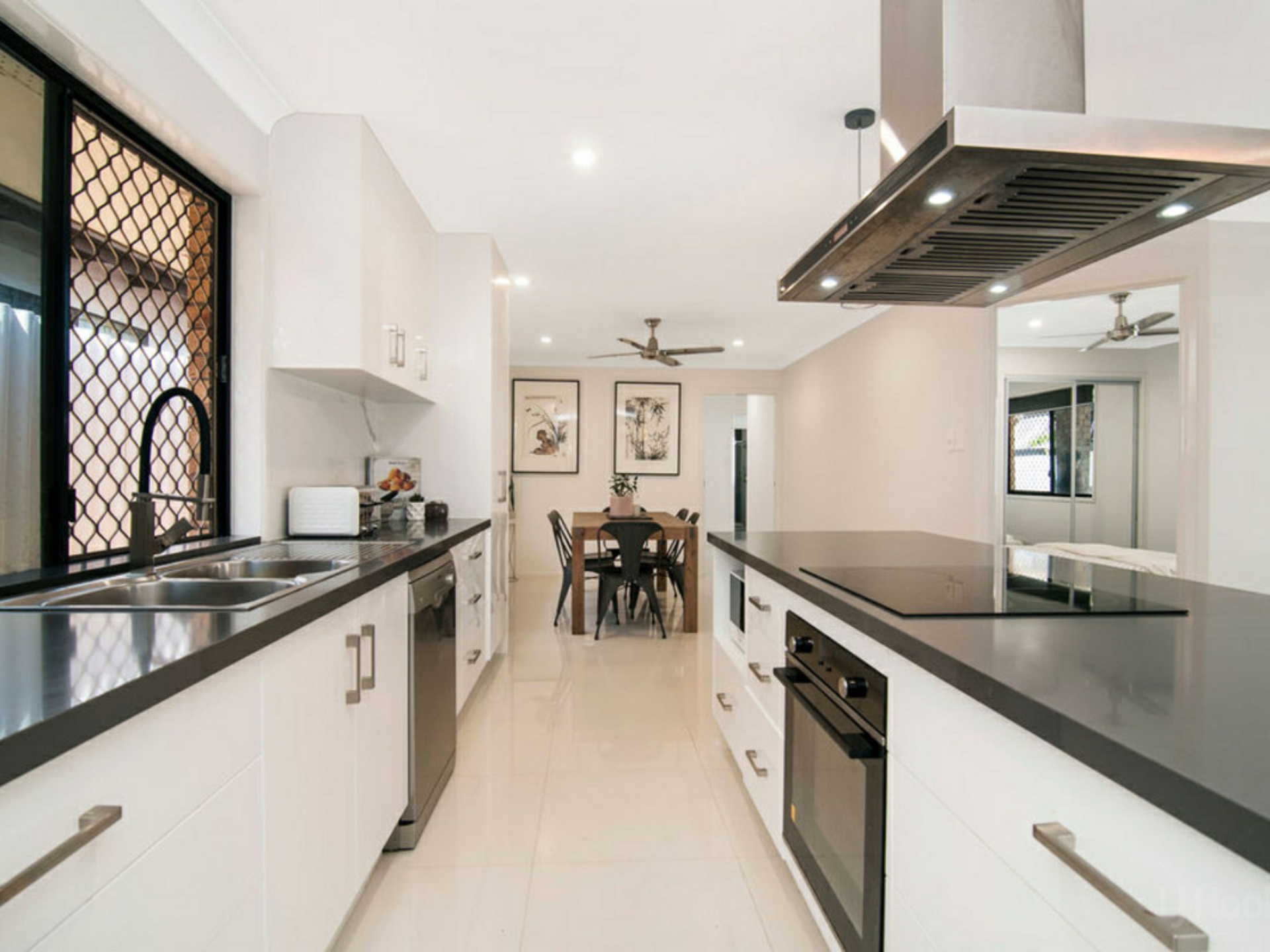 15 Bundarra Street, Coombabah