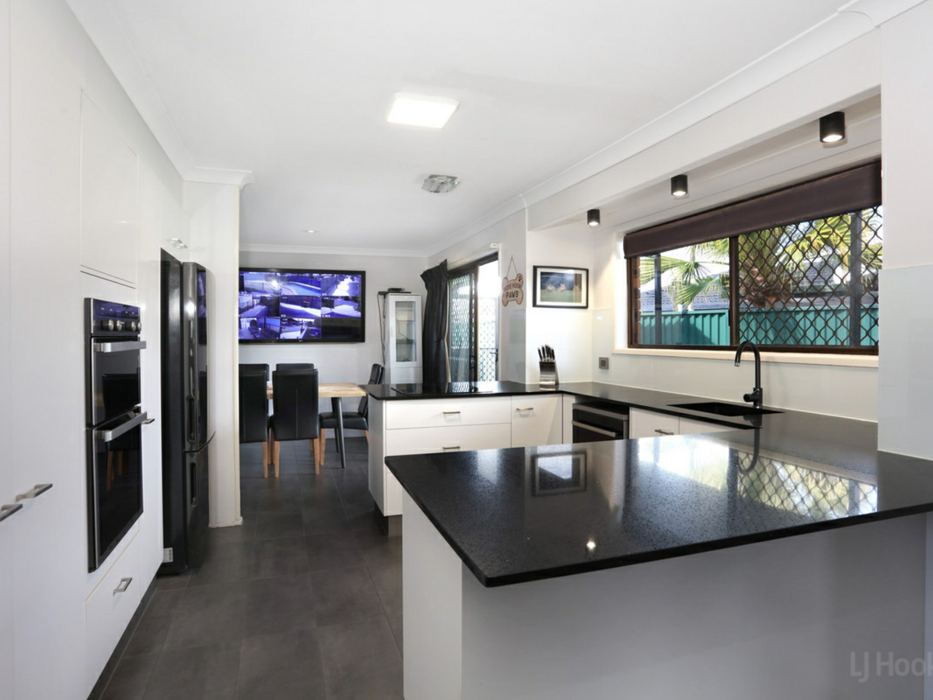 10 Eacham Avenue Coombabah QLD