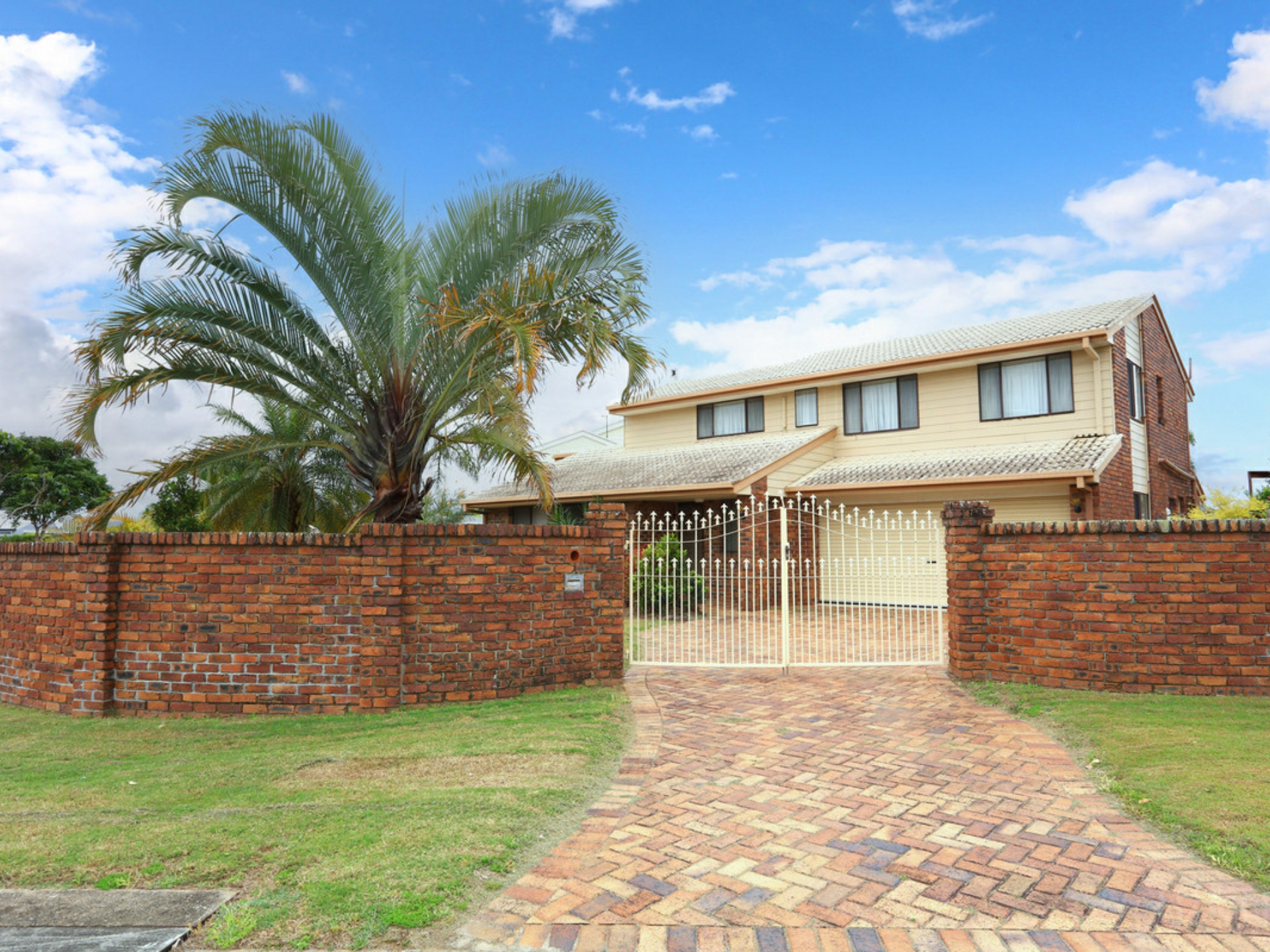 1 Seaspray Street, PARADISE POINT