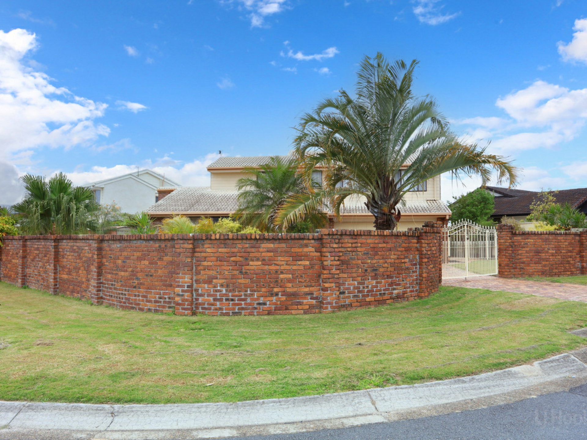 1 Seaspray Street, PARADISE POINT