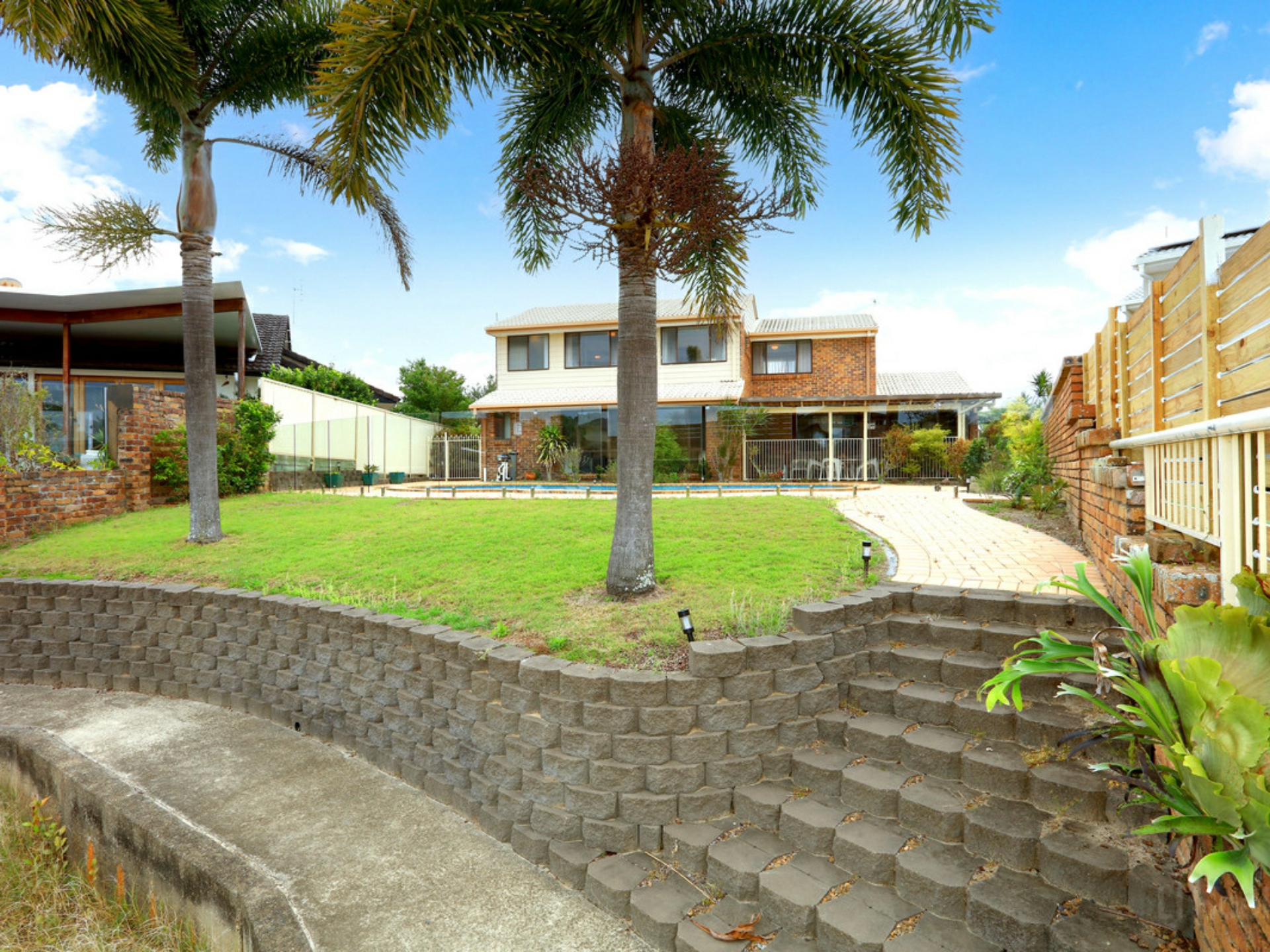 1 Seaspray Street, PARADISE POINT